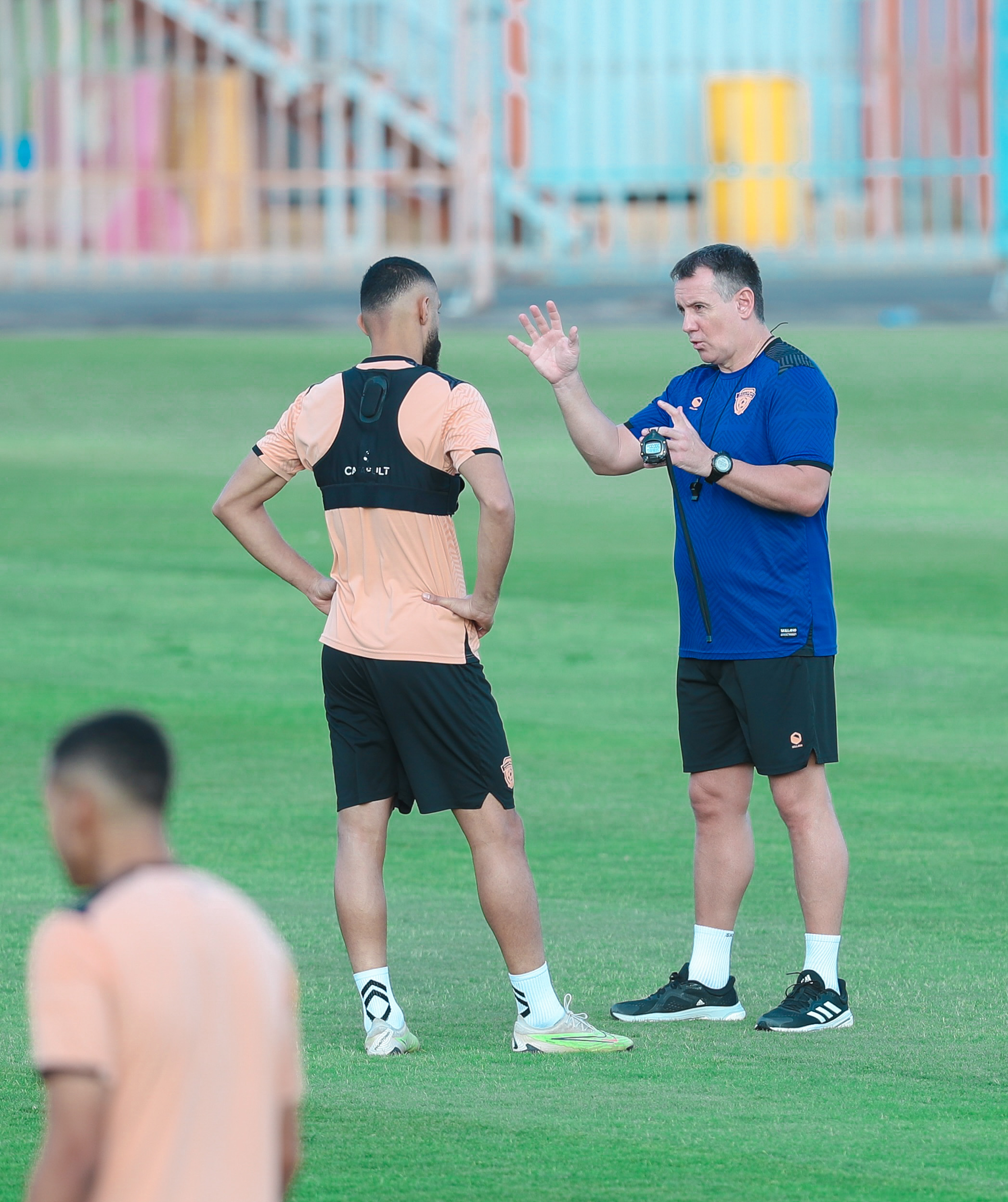 الفيحاء ينهي تحضيراته لمواجهة النصر، وبعثة الفريق تغادر إلى الرياض