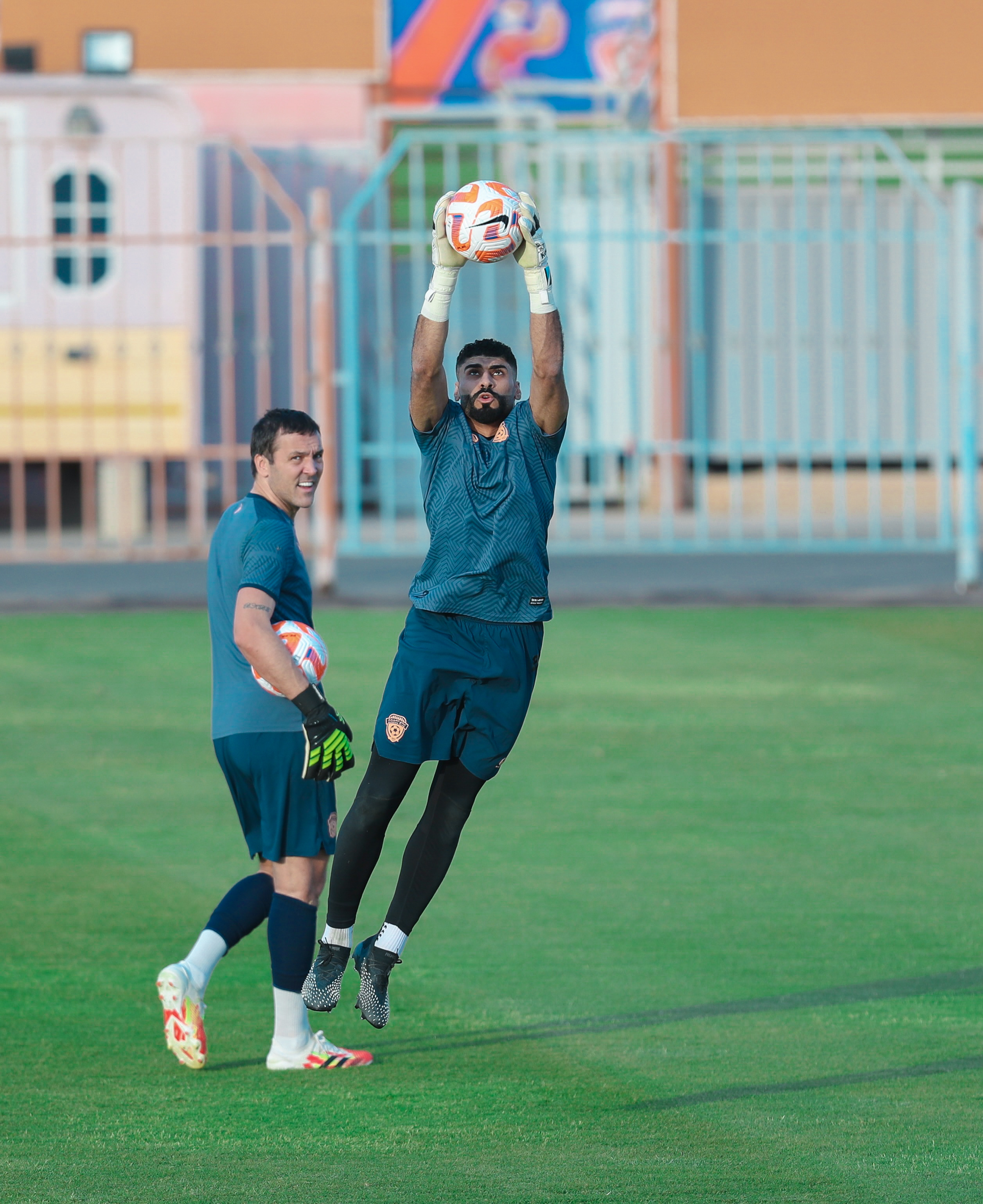 الفيحاء ينهي تحضيراته لمواجهة النصر، وبعثة الفريق تغادر إلى الرياض