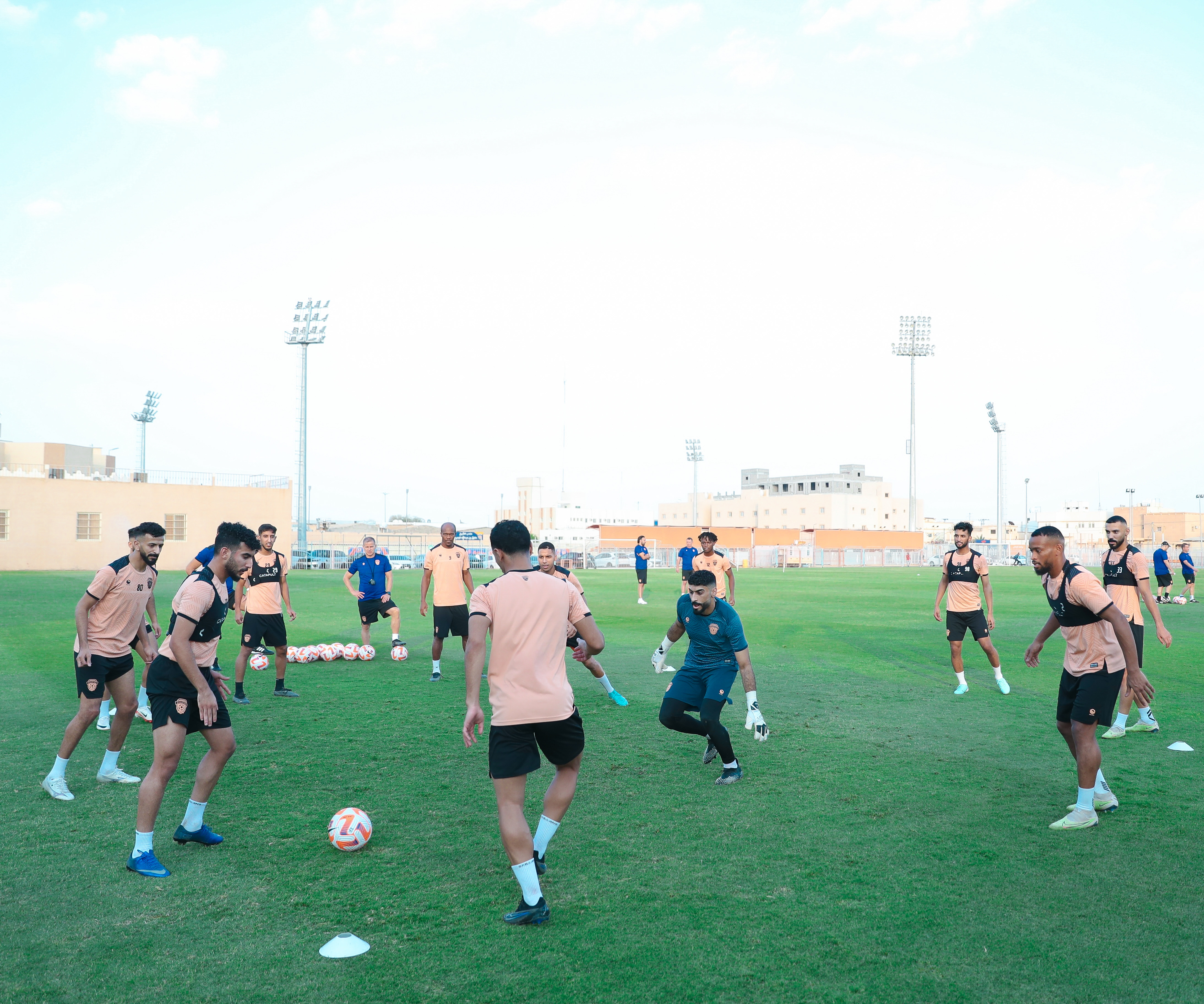 الفيحاء ينهي تحضيراته لمواجهة النصر، وبعثة الفريق تغادر إلى الرياض