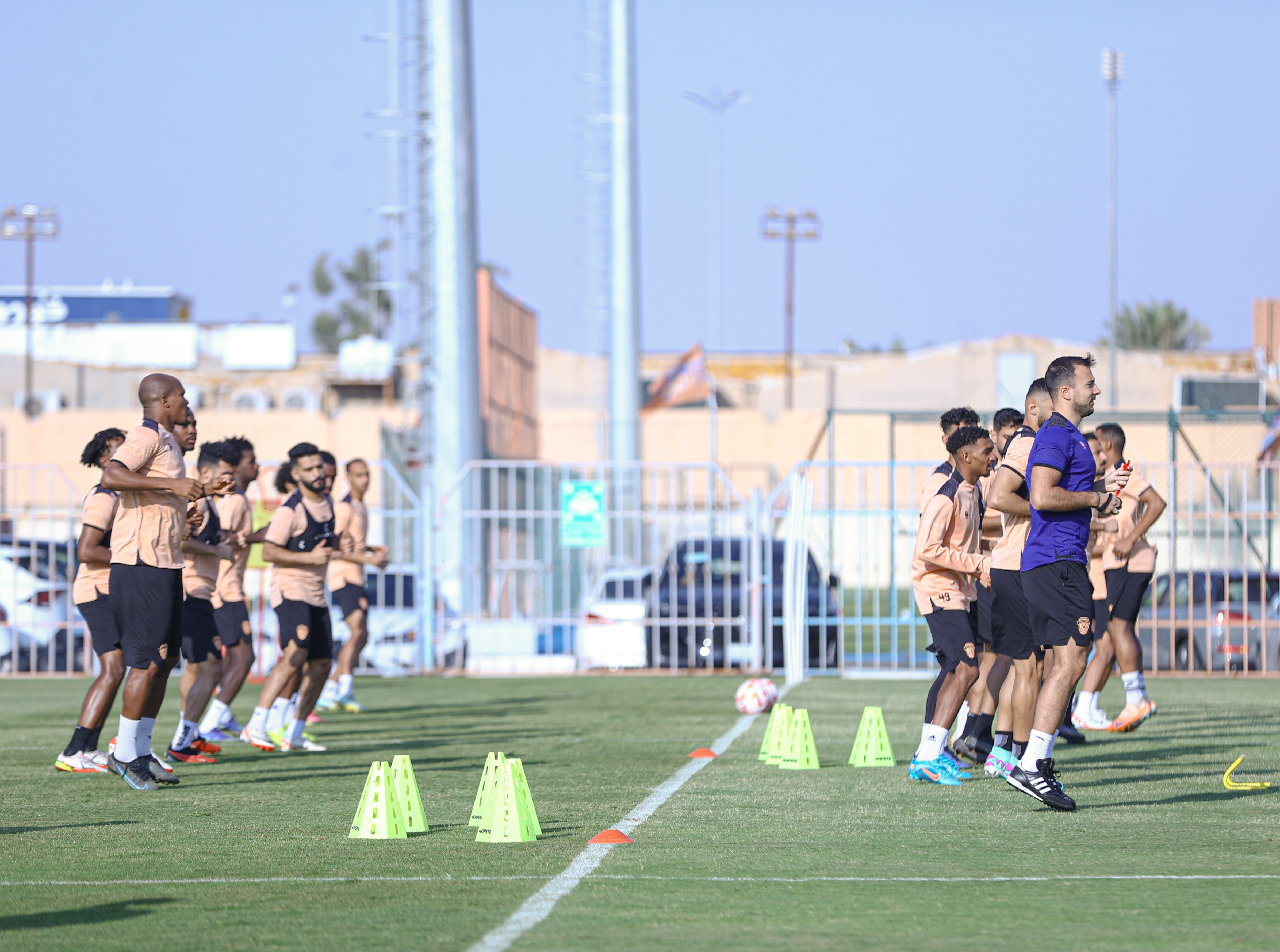 الفيحاء يواصل تدريباته اليومية على ملعب معالي الشيخ عبدالعزيز التويجري بالنادي