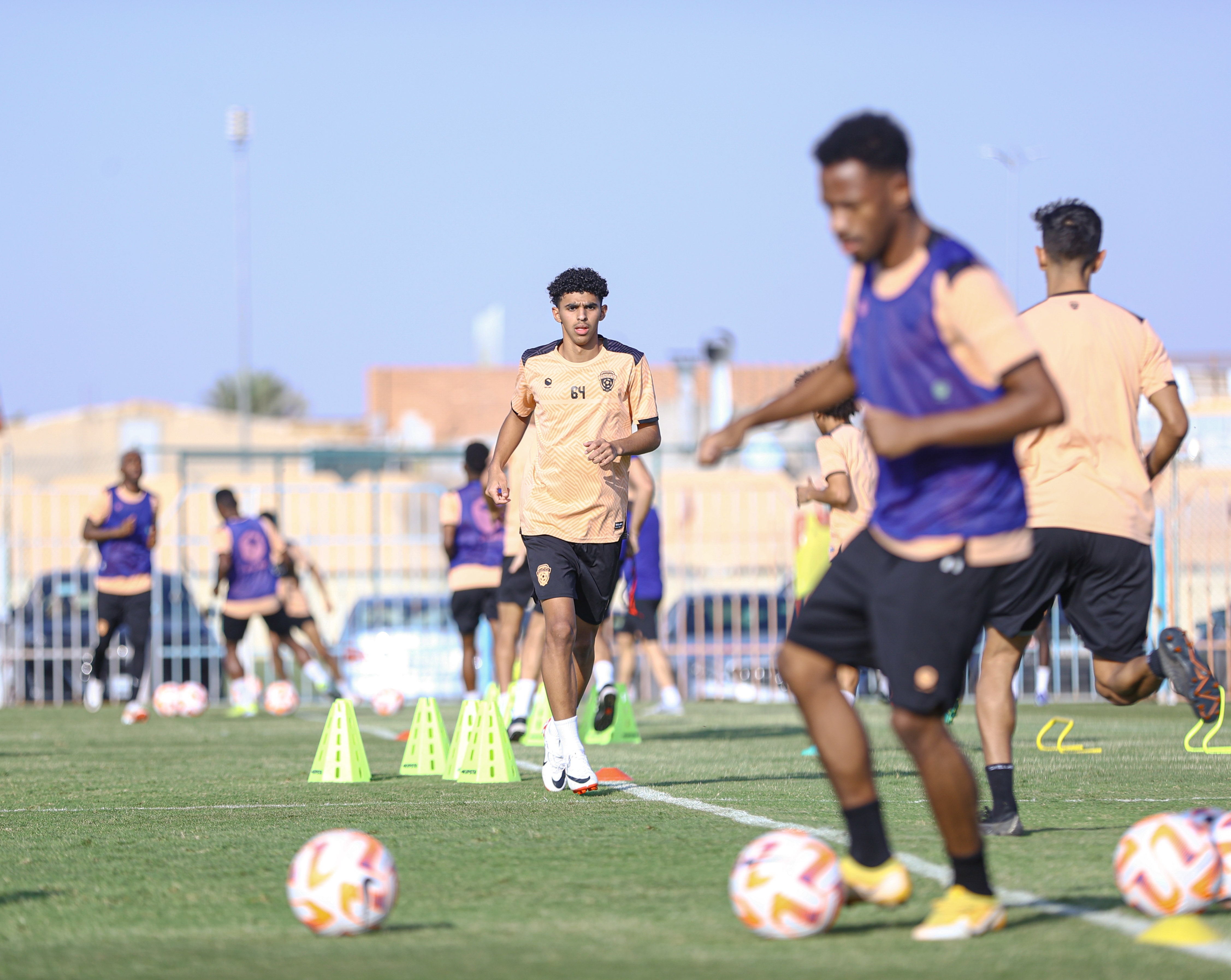 الفيحاء يواصل تدريباته اليومية على ملعب معالي الشيخ عبدالعزيز التويجري بالنادي