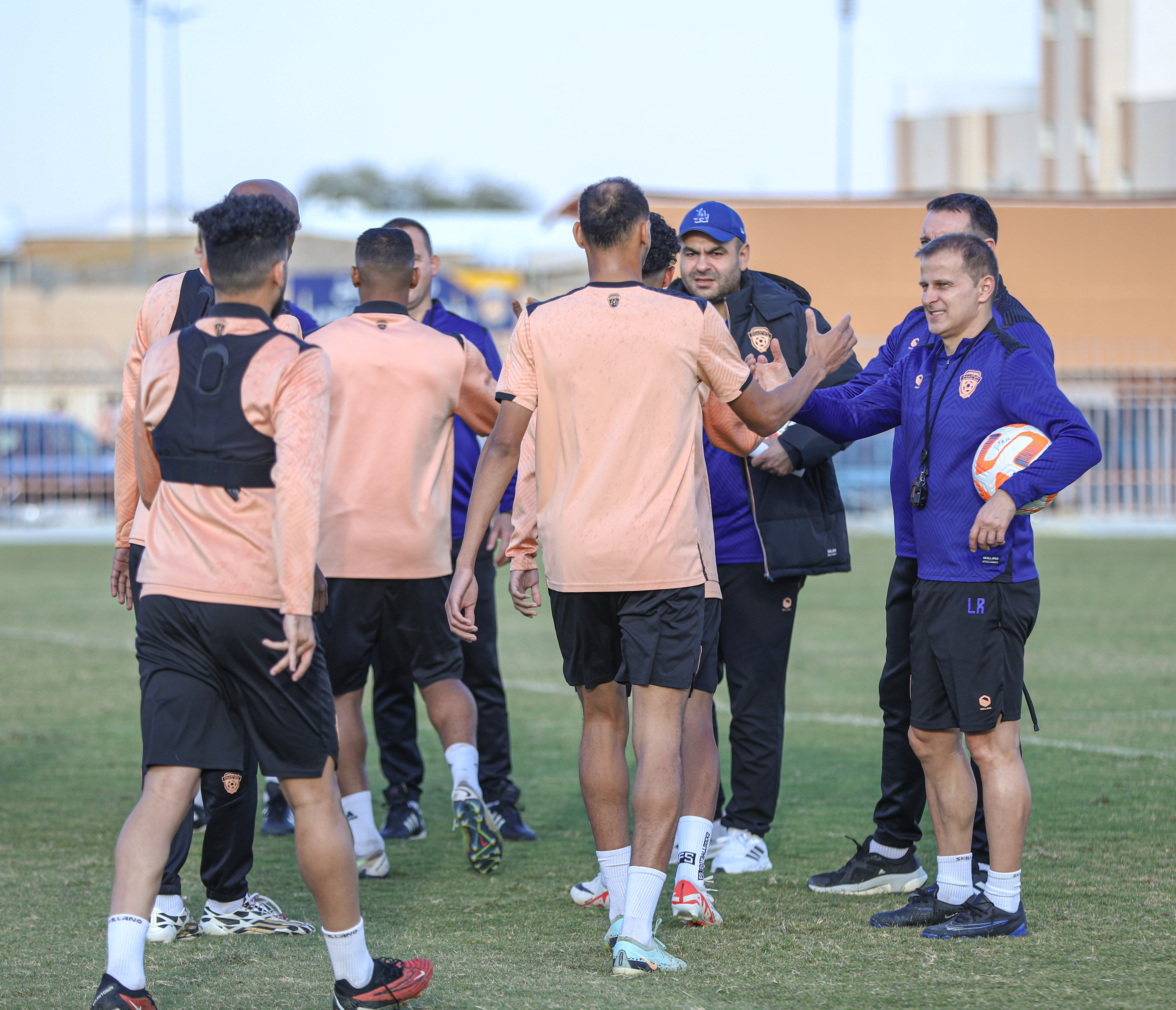 الفيحاء‬ ينهي تحضيراته لمواجهة ‫الهلال‬ ، وبعثة الفريق تغادر إلى الرياض.