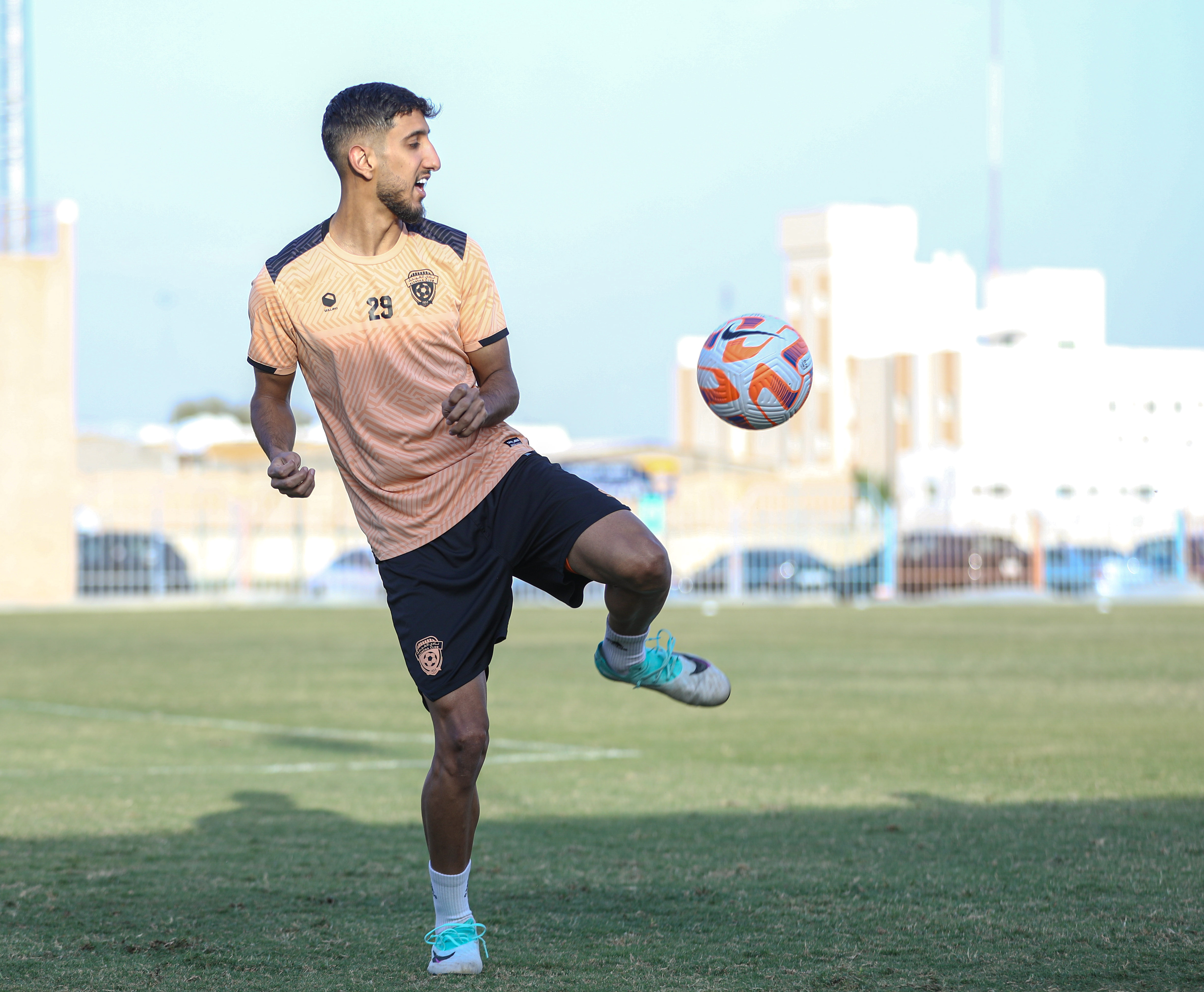 الفيحاء‬ ينهي تحضيراته لمواجهة ‫الهلال‬ ، وبعثة الفريق تغادر إلى الرياض.