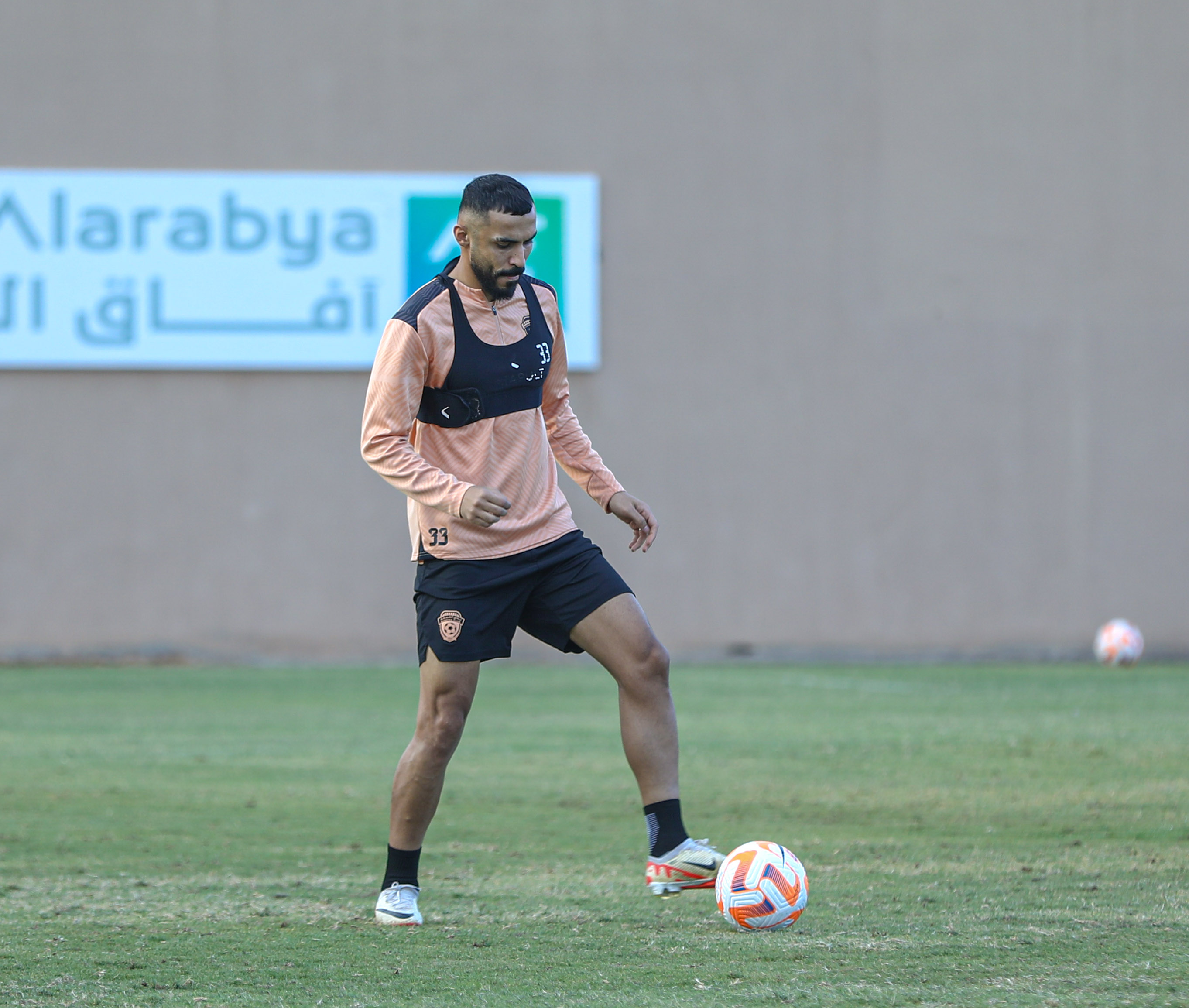 الفيحاء‬ ينهي تحضيراته لمواجهة ‫الهلال‬ ، وبعثة الفريق تغادر إلى الرياض.