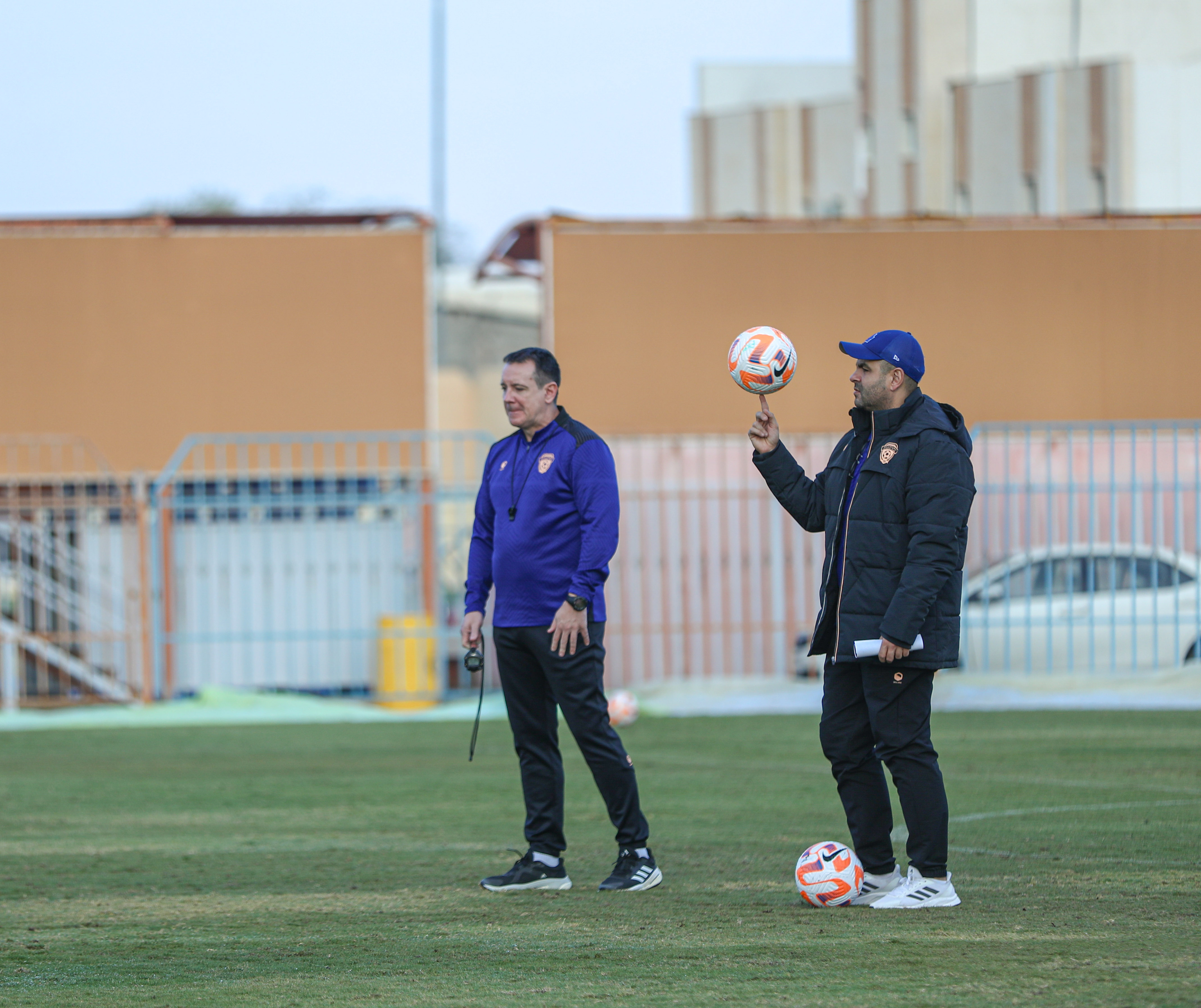 الفيحاء‬ ينهي تحضيراته لمواجهة ‫الهلال‬ ، وبعثة الفريق تغادر إلى الرياض.