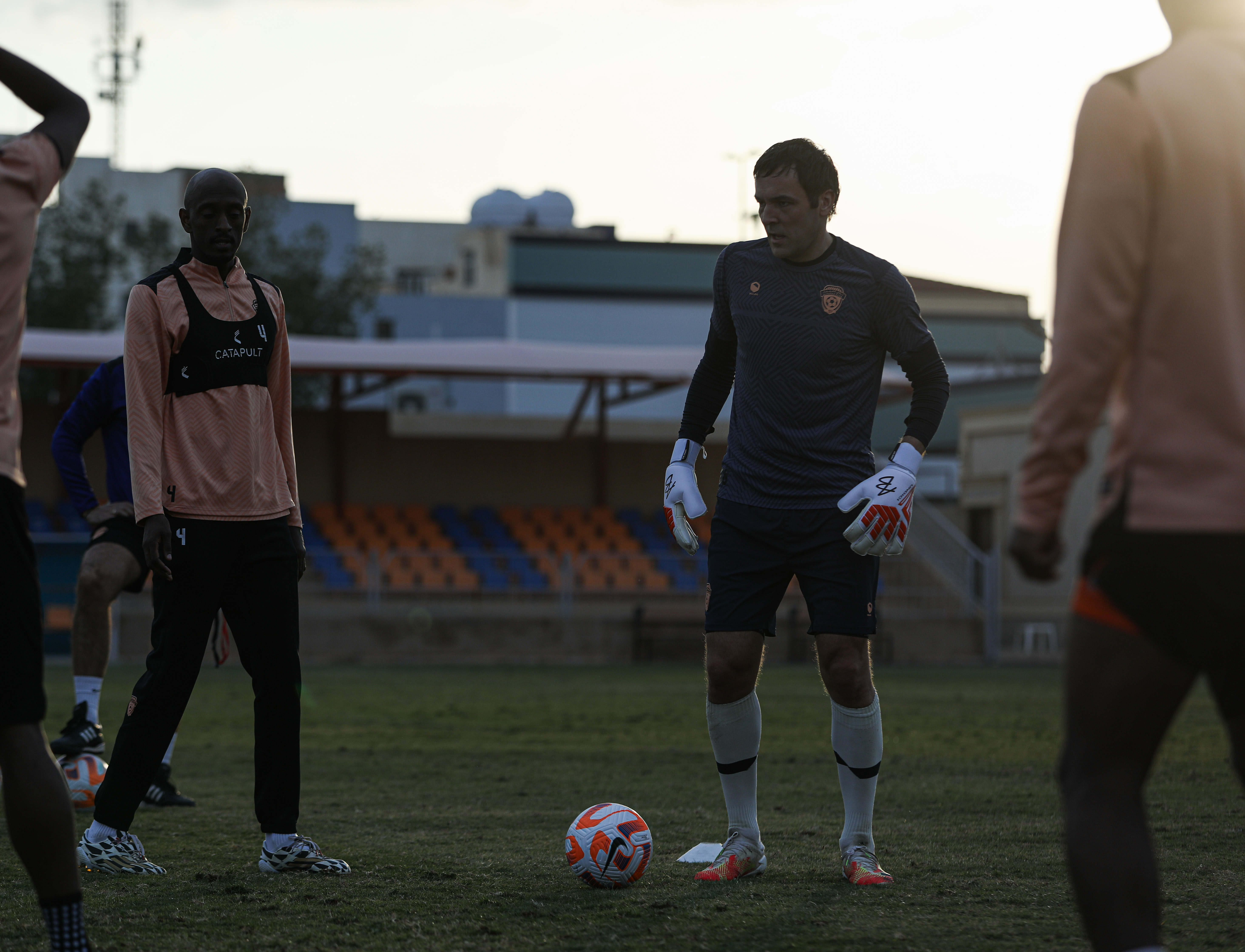 الفيحاء‬ ينهي تحضيراته لمواجهة ‫الهلال‬ ، وبعثة الفريق تغادر إلى الرياض.