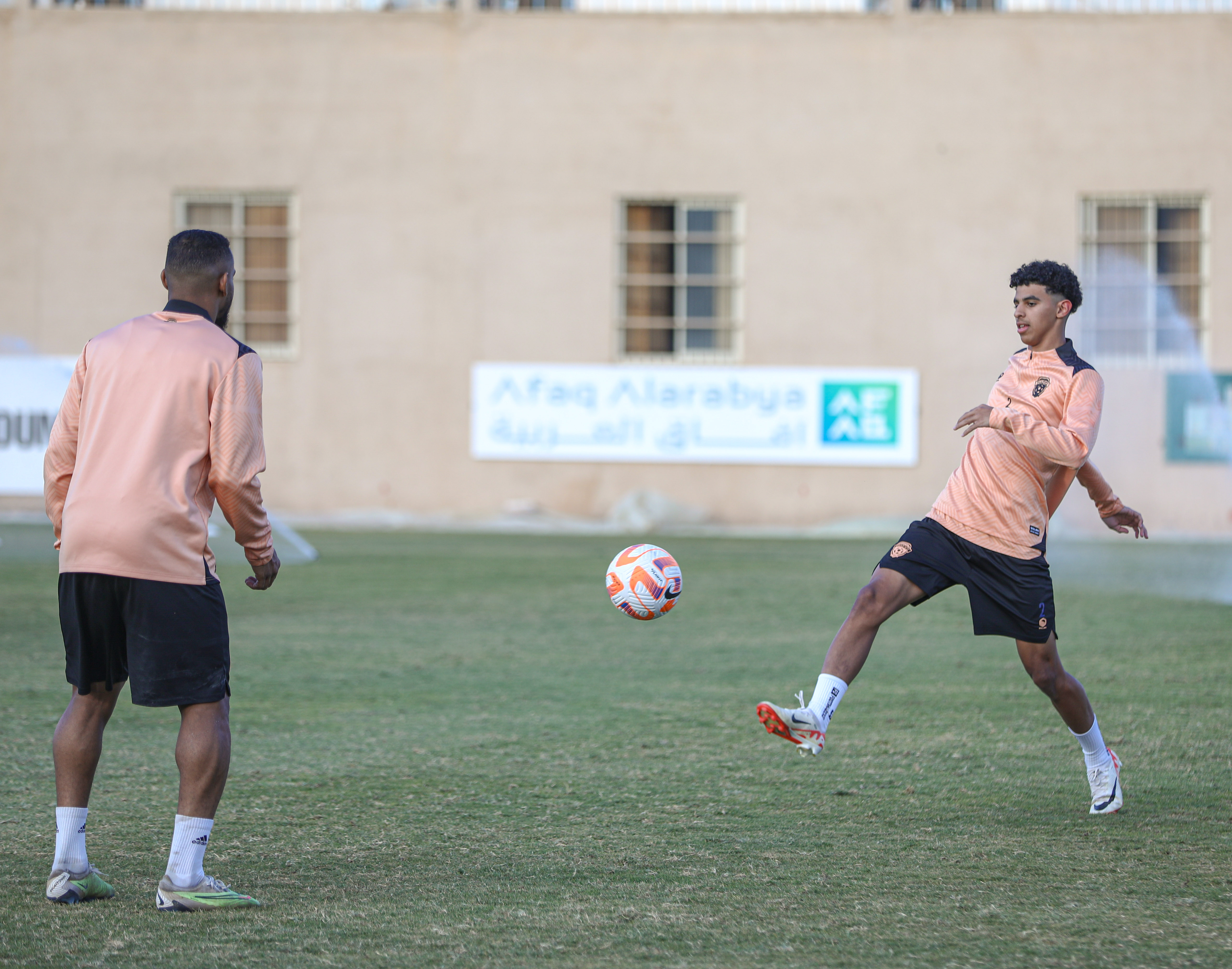 الفيحاء‬ ينهي تحضيراته لمواجهة ‫الهلال‬ ، وبعثة الفريق تغادر إلى الرياض.