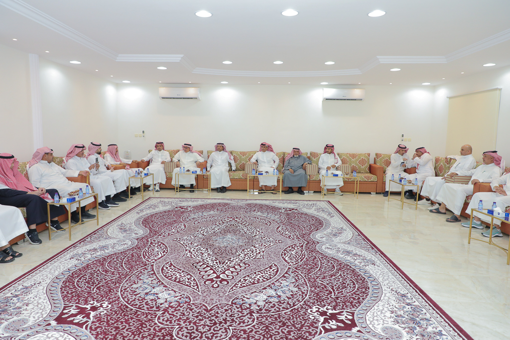 عضو شرف النادي الأستاذ عبدالرحمن بن محمد التويجري يقيم مادبة إفطار رمضاني