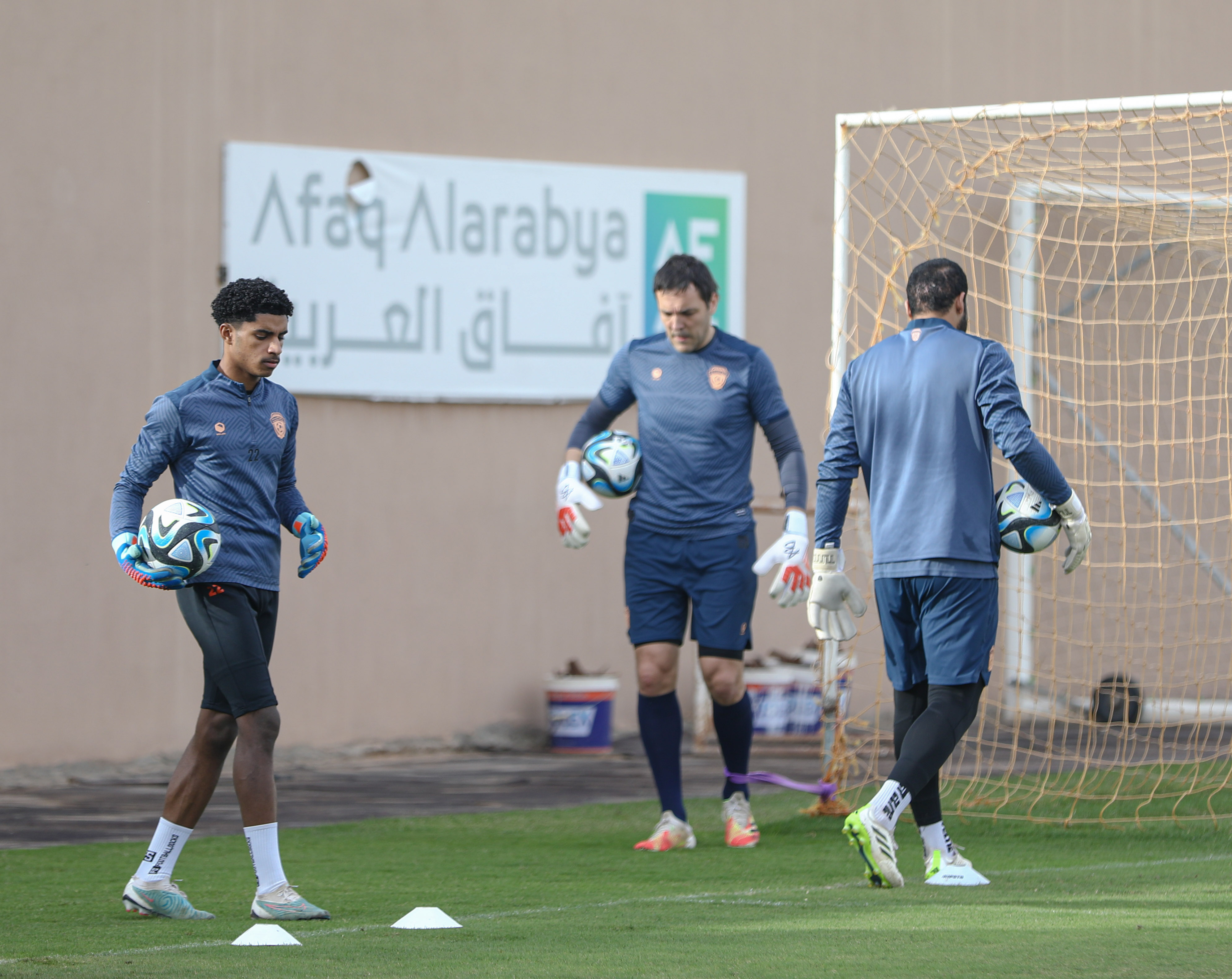 الفيحاء يجري مرانه الرئيس استعداداً لمواجهة الإتحاد، وبعثة الفريق تغادر غداً إلى جدة