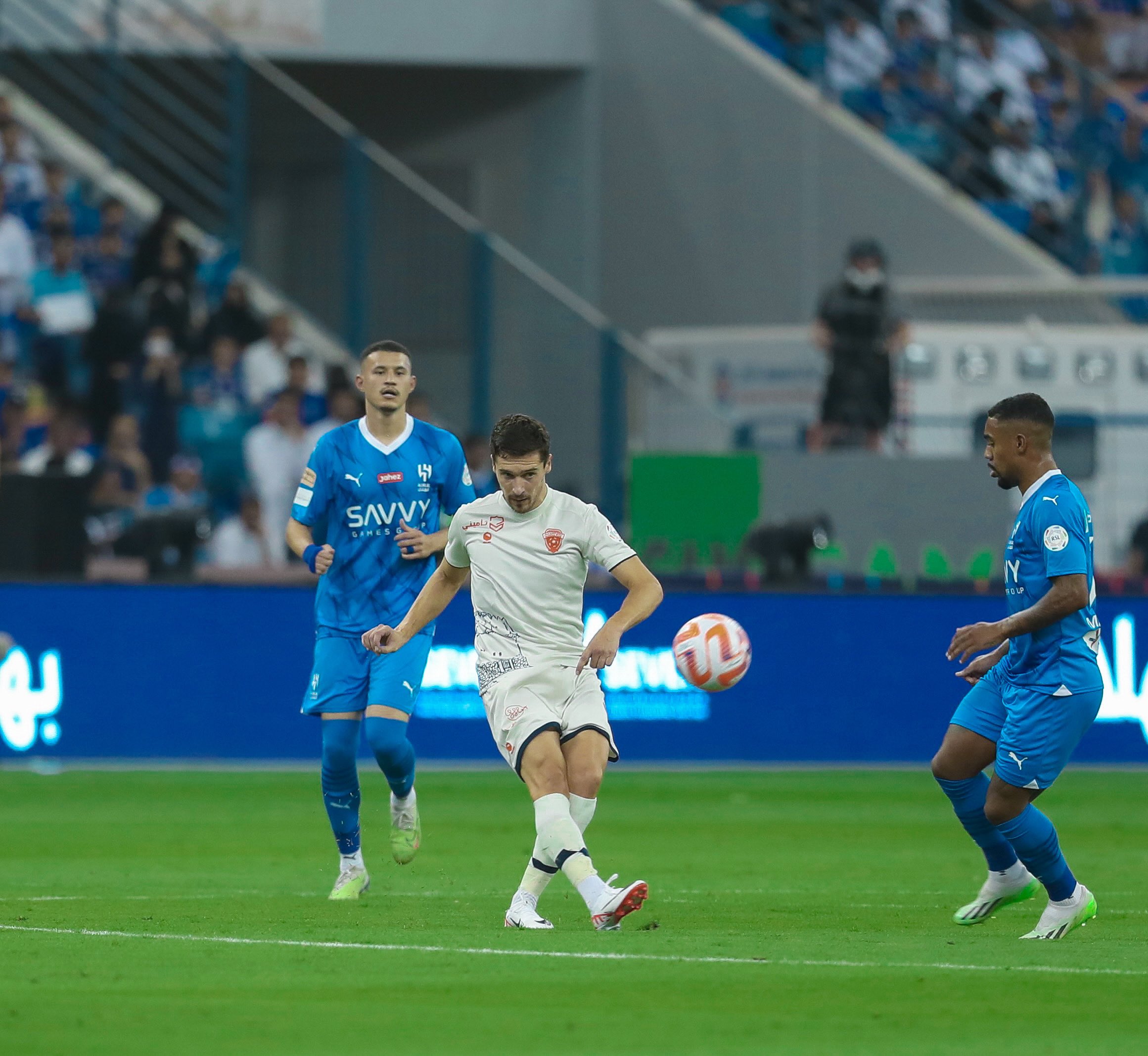 الفيحاء يتعادل مع الهلال إيجابياً