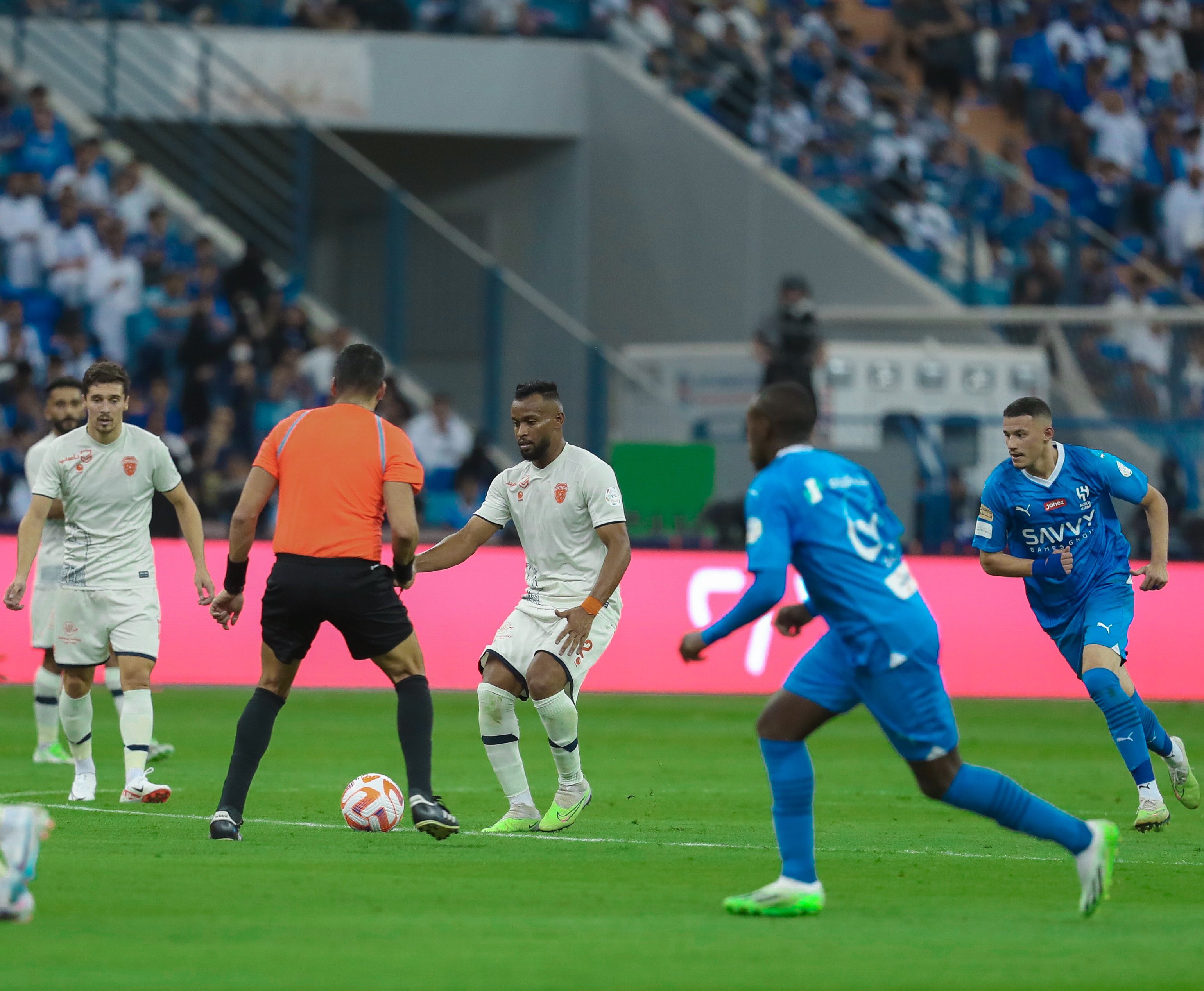 الفيحاء يتعادل مع الهلال إيجابياً