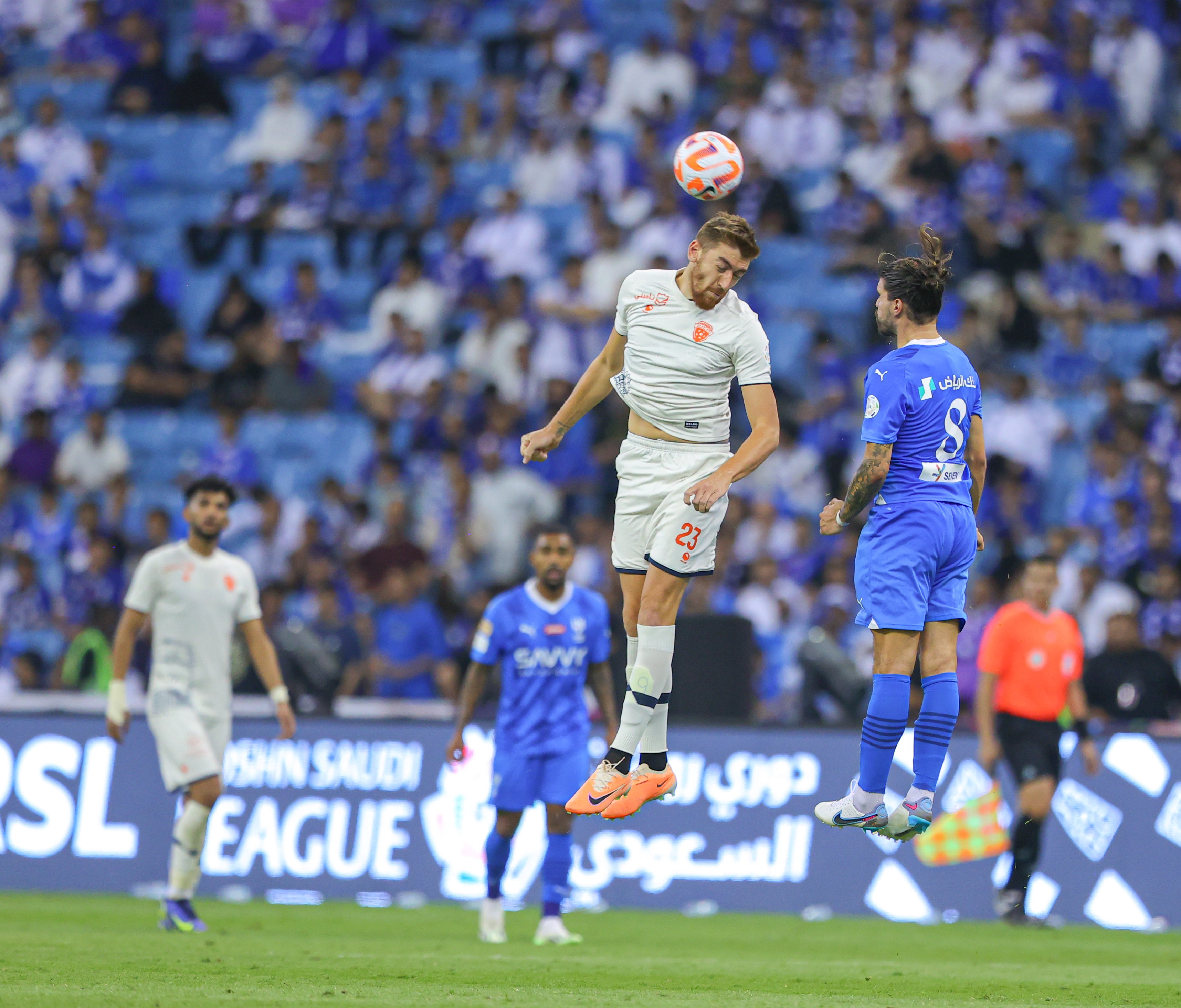 الفيحاء يتعادل مع الهلال إيجابياً