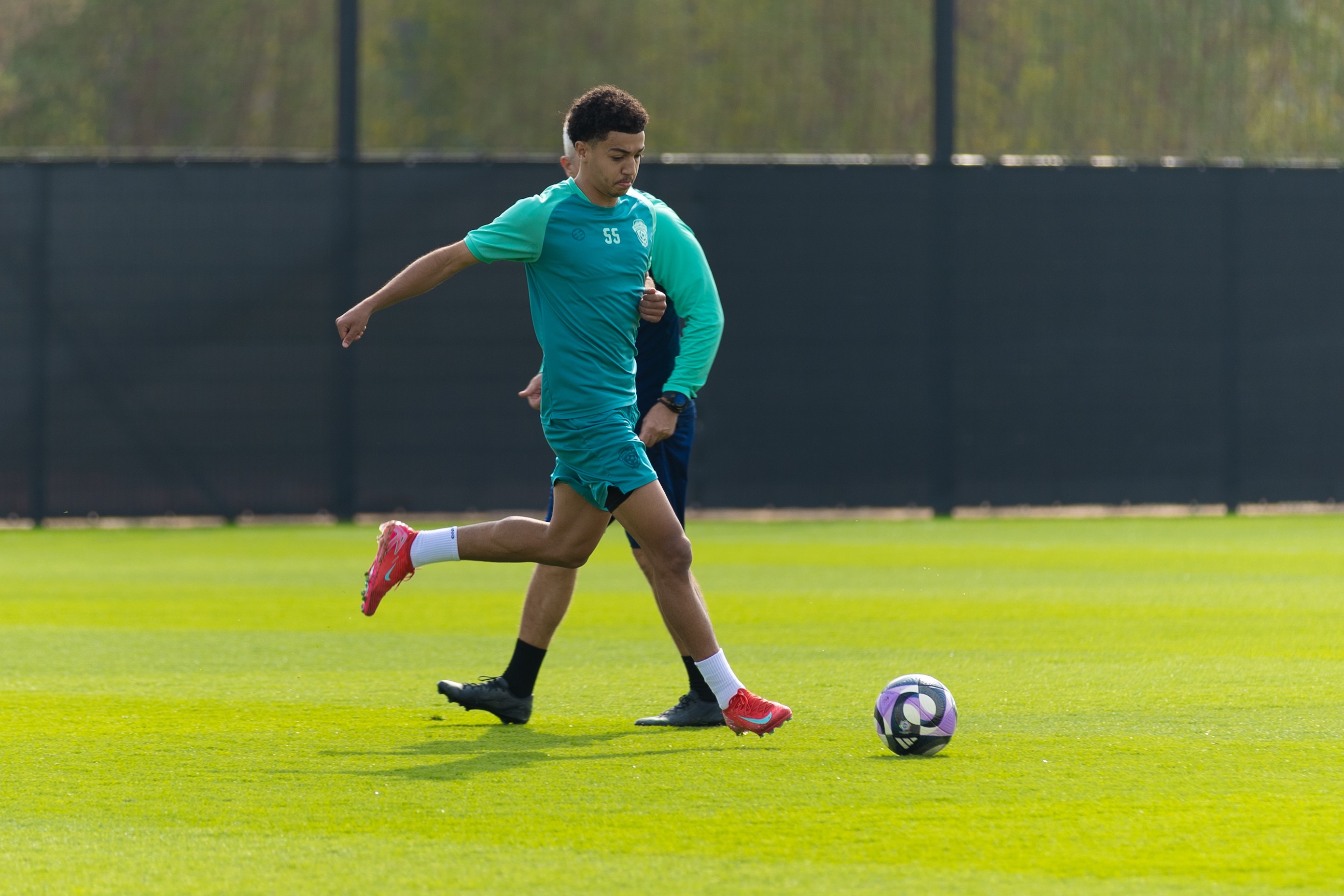 الفيحاء يواصل برنامجه الإعدادي في معسكر العين بحصتين تدريبيتين