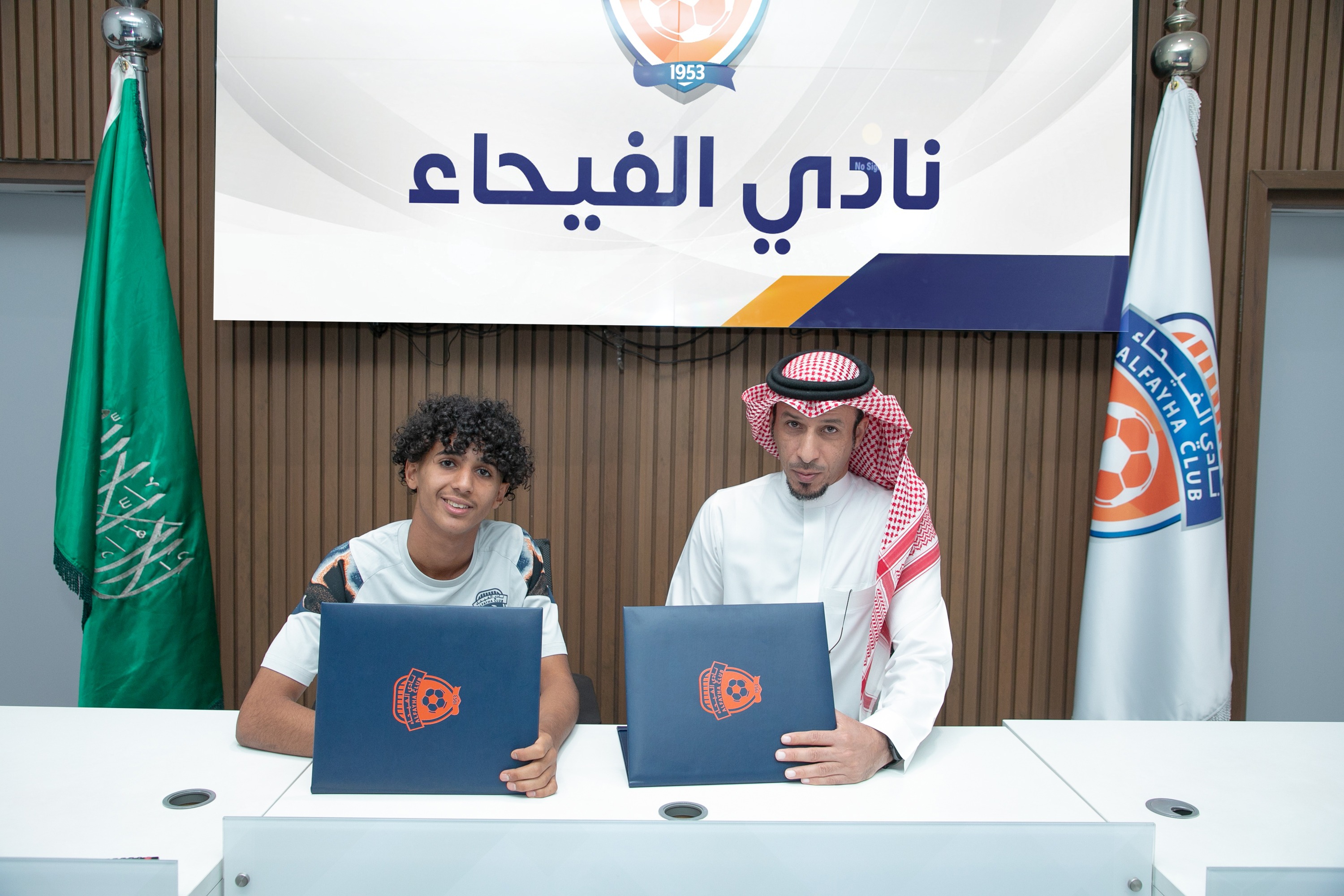 #الفيحاء يوقع عقداً احترافياً مع اللاعب محمد حكمي "16 سنة" لمدة سنتين .