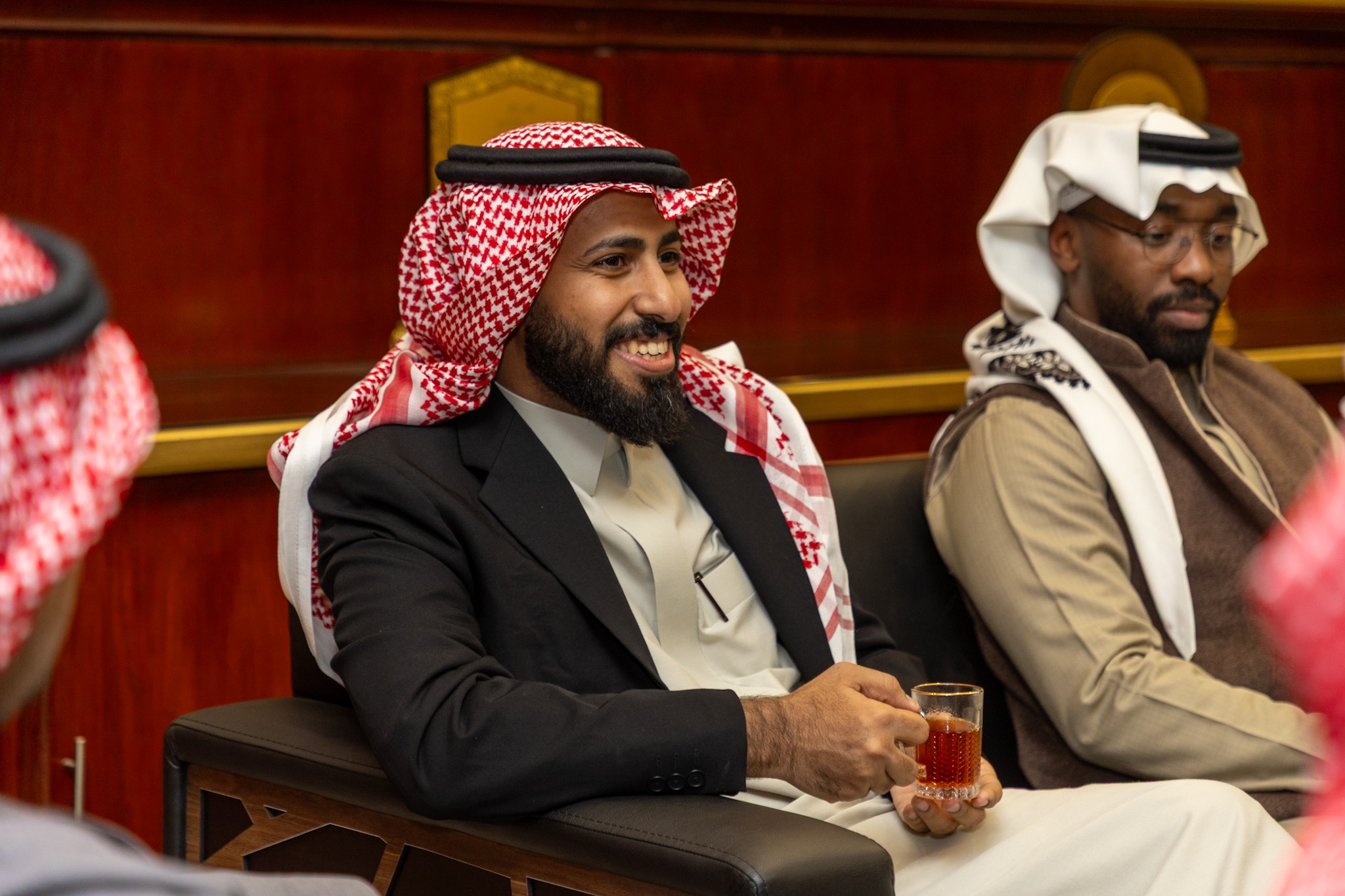 الرئيس التنفيذي لشركة نادي الأنصار الأستاذ باسم البلادي يزور الفيحاء