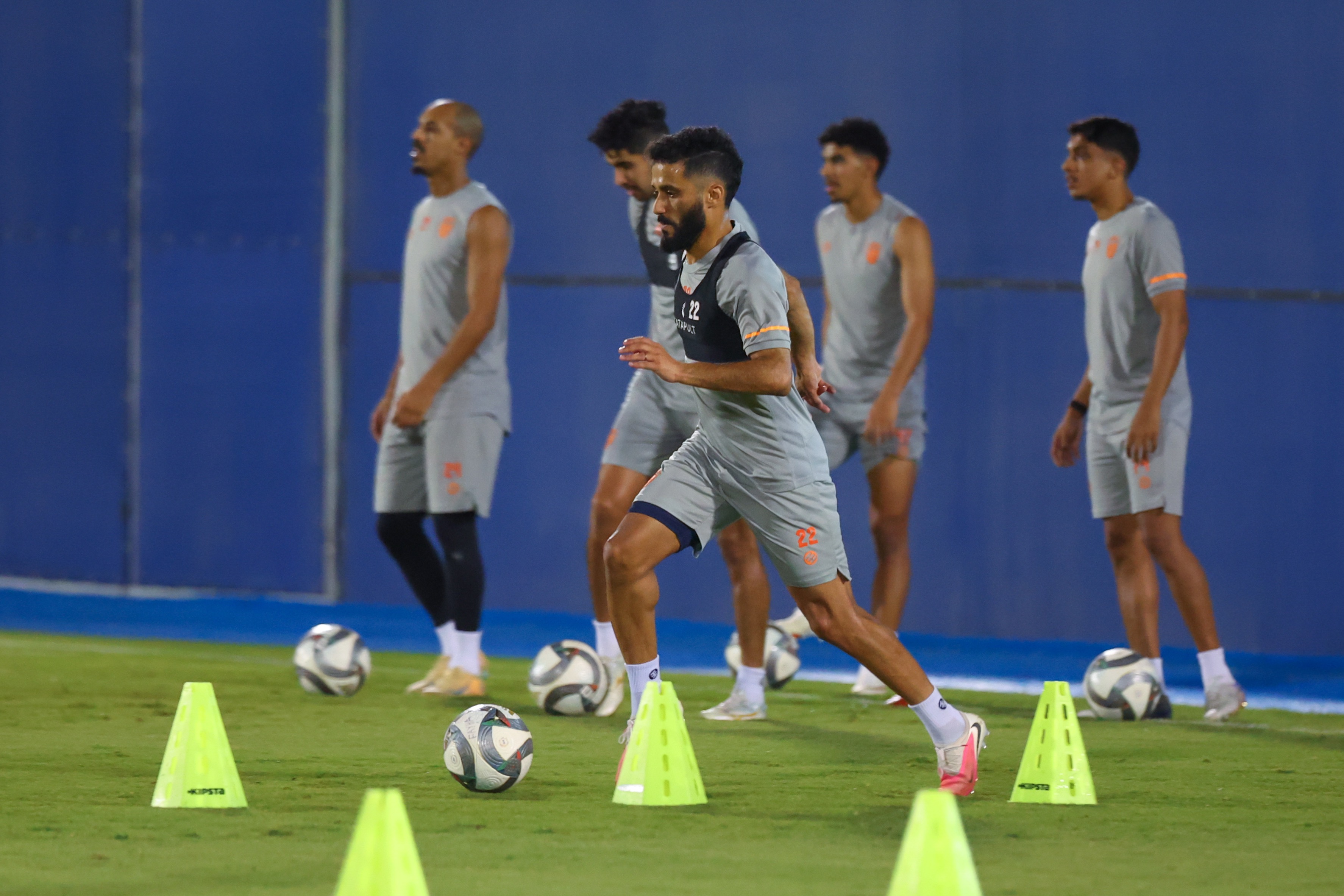الفيحاء يواصل تدريباته اليومية بمقر النادي