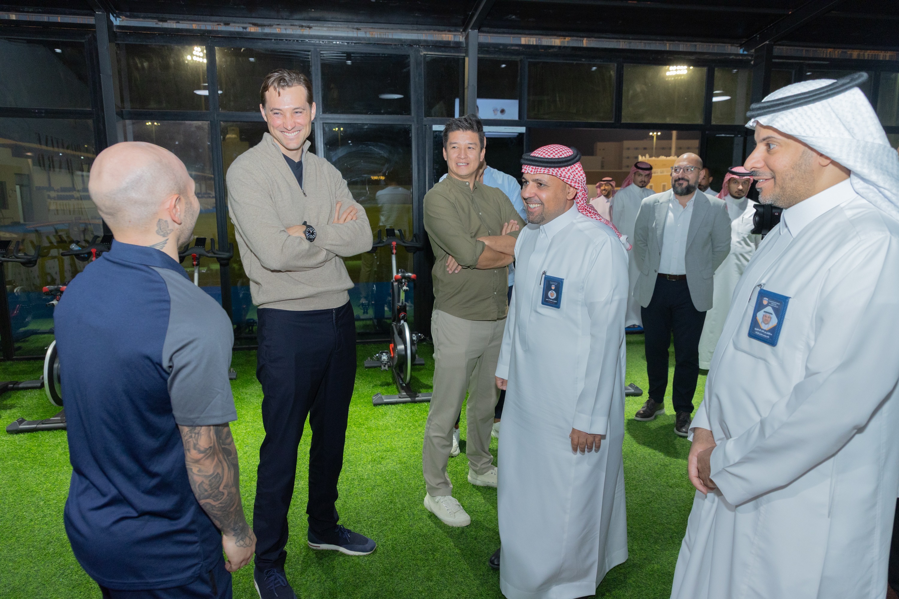 السيد بن هاربورغ مالك نادي الخلود يزور الفيحاء