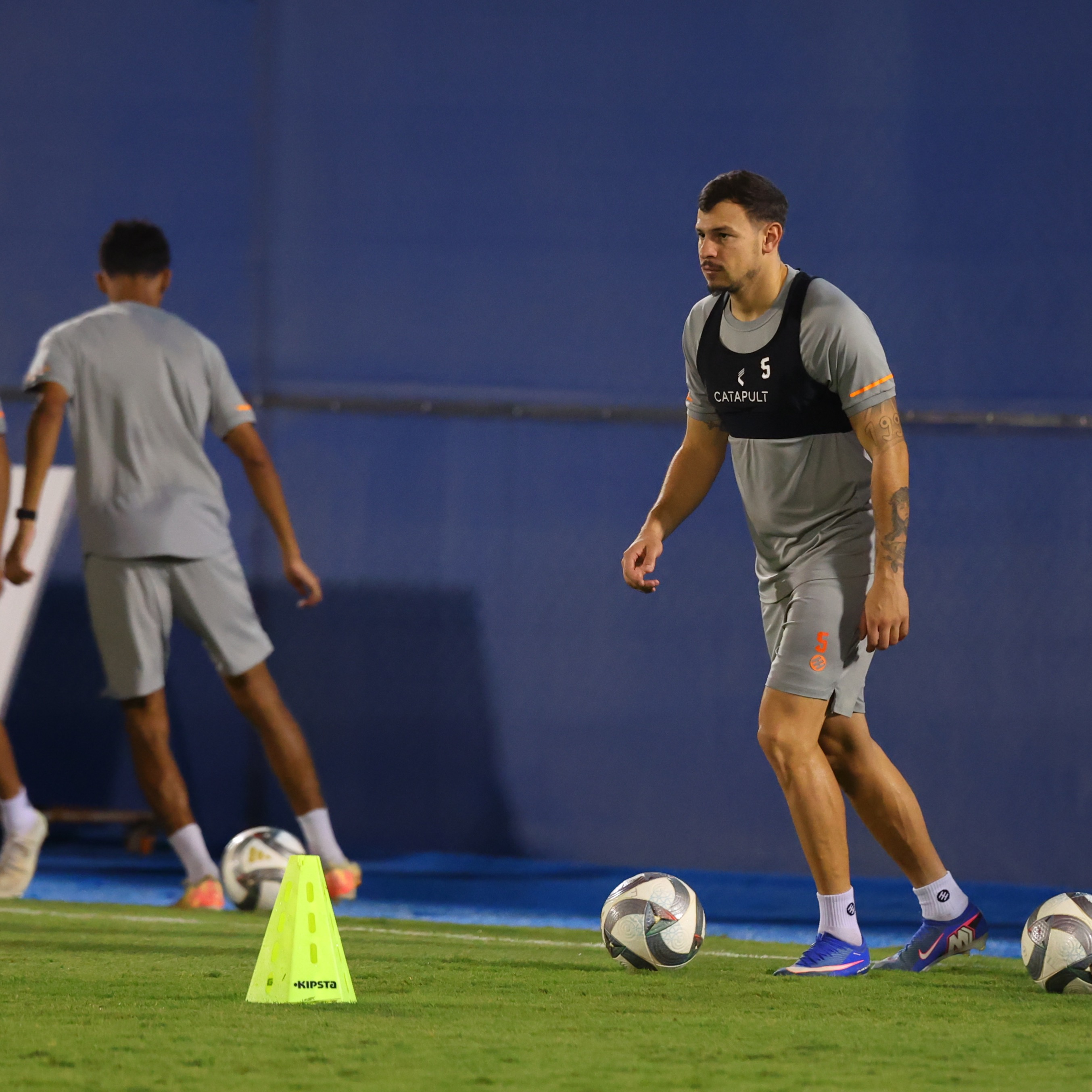 الفيحاء يواصل تدريباته اليومية بمقر النادي