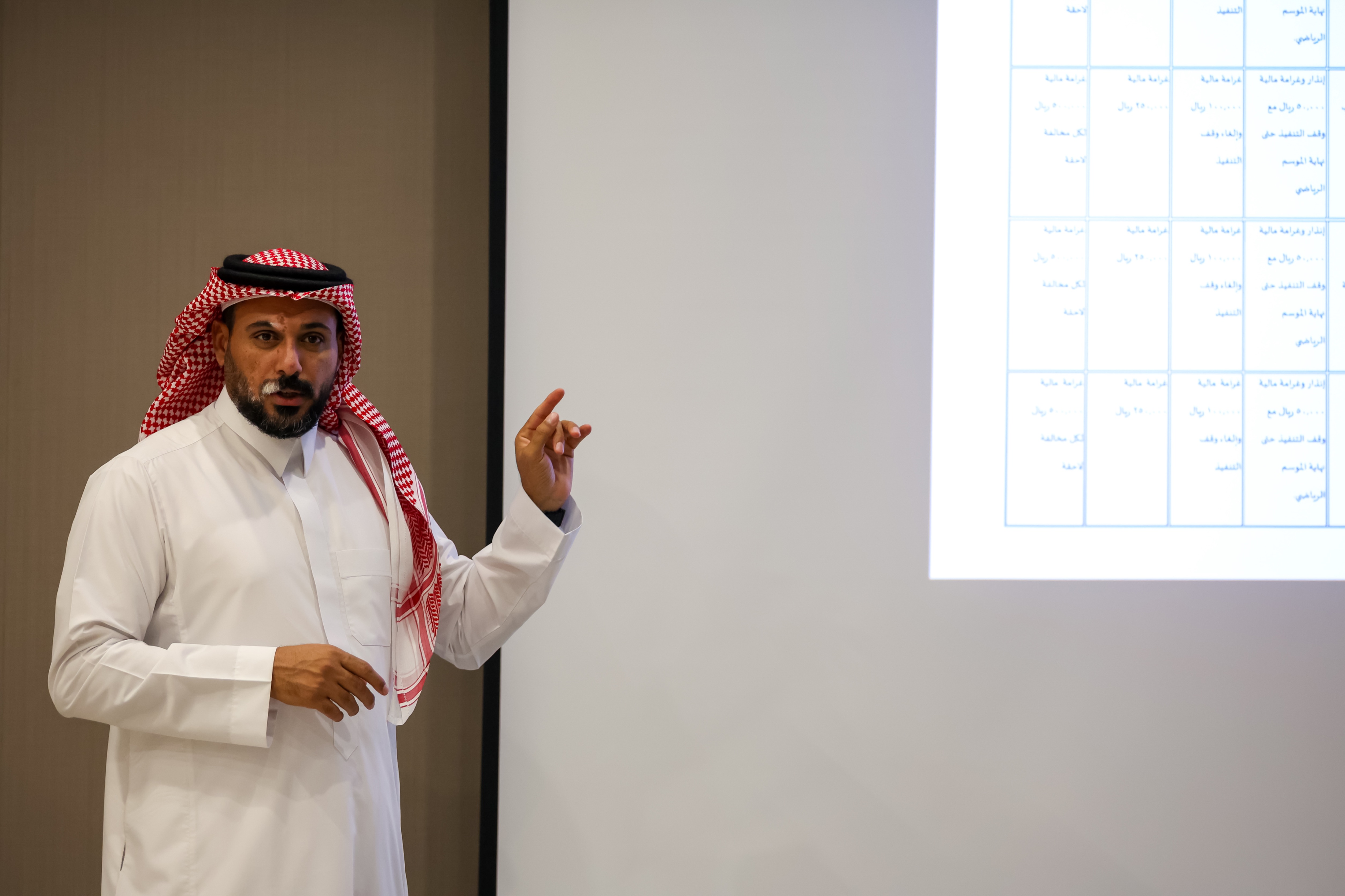 محاضرة توعوية في التنظيمات الإعلامية الواردة في اللائحة التنظيمية لمسابقة الدوري السعودي للمحترفين
