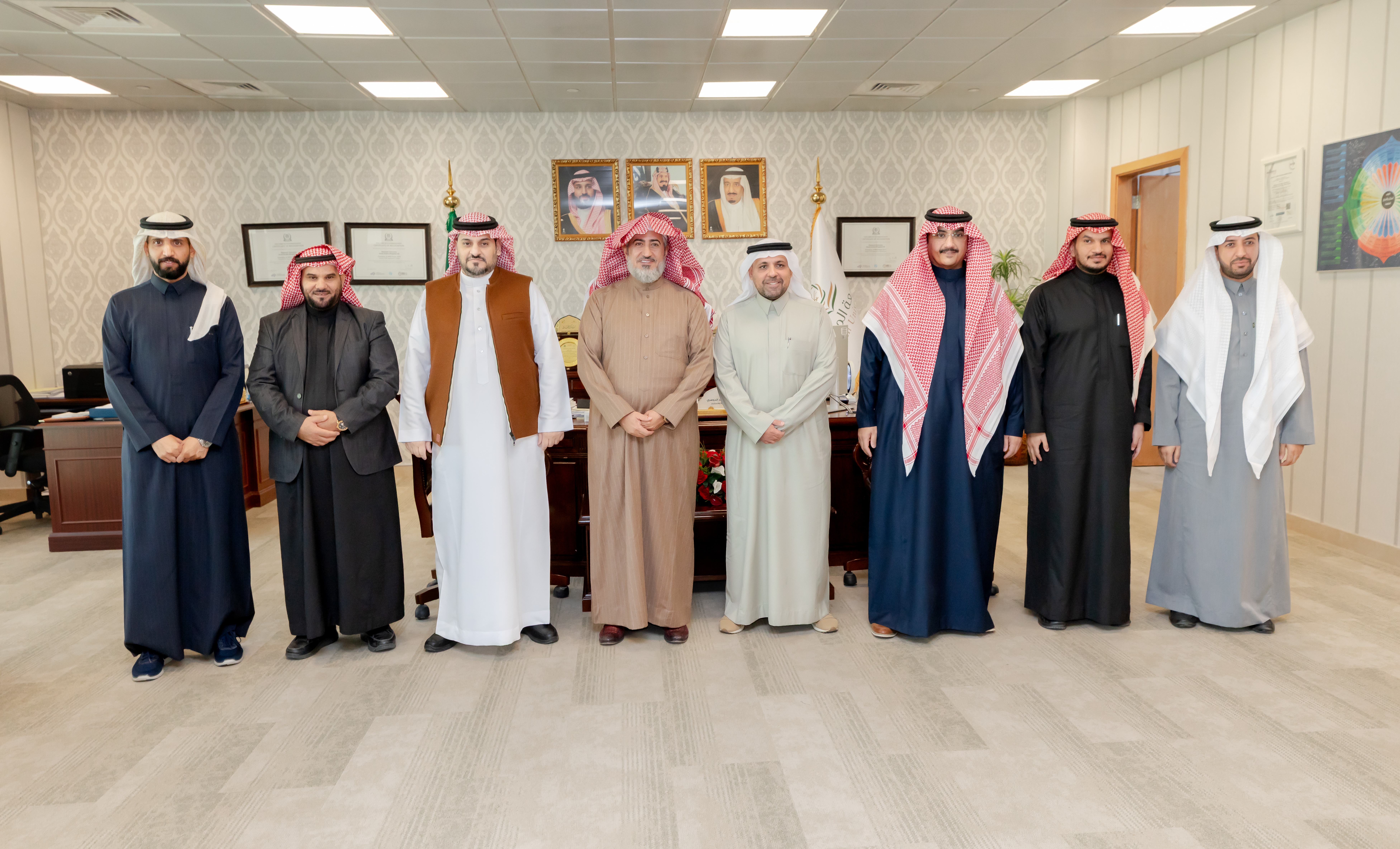 رئيس مجلس الإدارة الدكتور توفيق بن صالح المديهيم يزور وكيل جامعة المجمعة للتنمية والاستثمار الأستاذ الدكتور مسلّم بن محمد الدوسري .