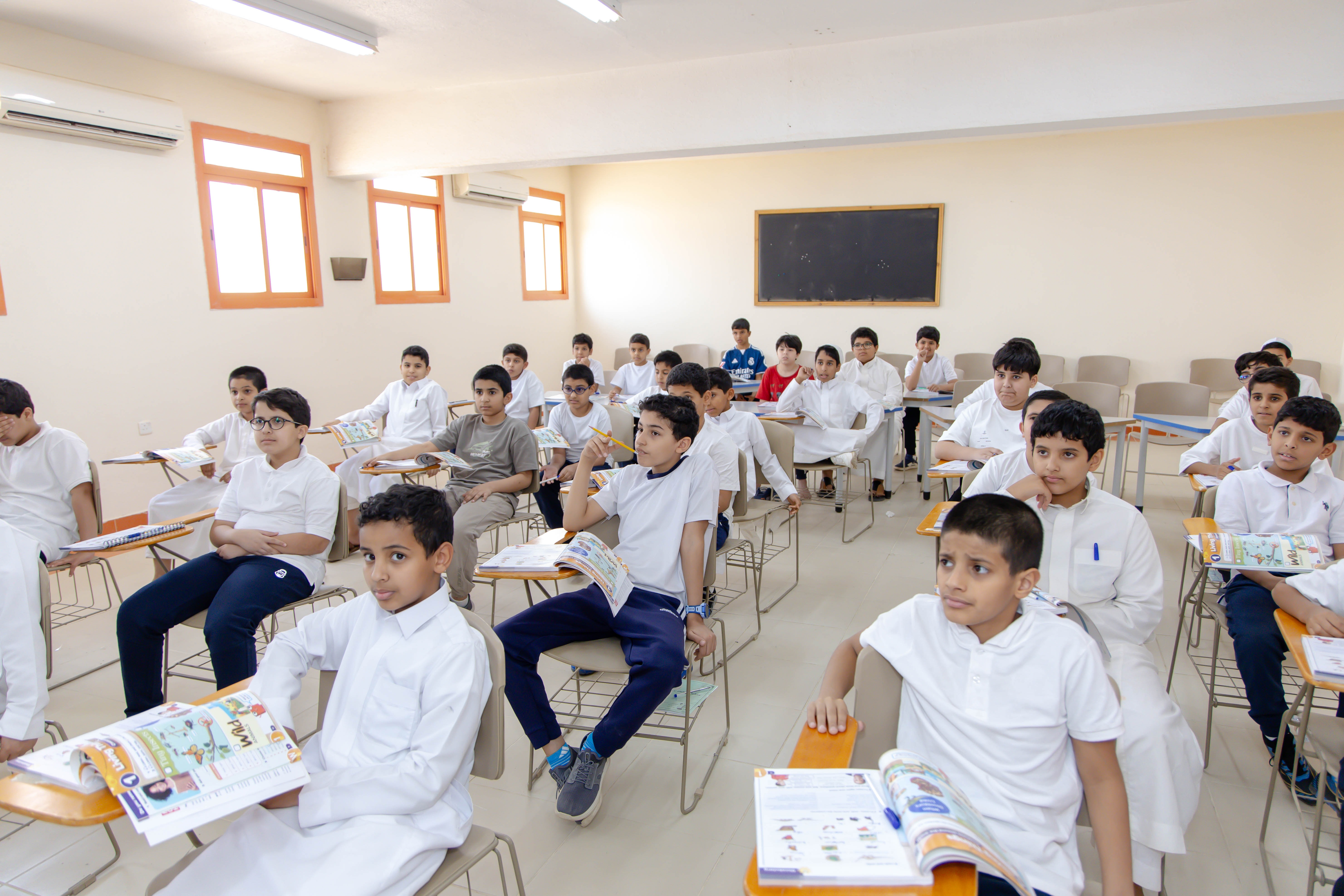 زيارات لعدد من مدارس محافظة المجمعة، ولقاءات مع الطلاب، وتذاكر مجانية للمباراة القادمة؛ تعزيزًا لارتباط النادي بمجتمعه..