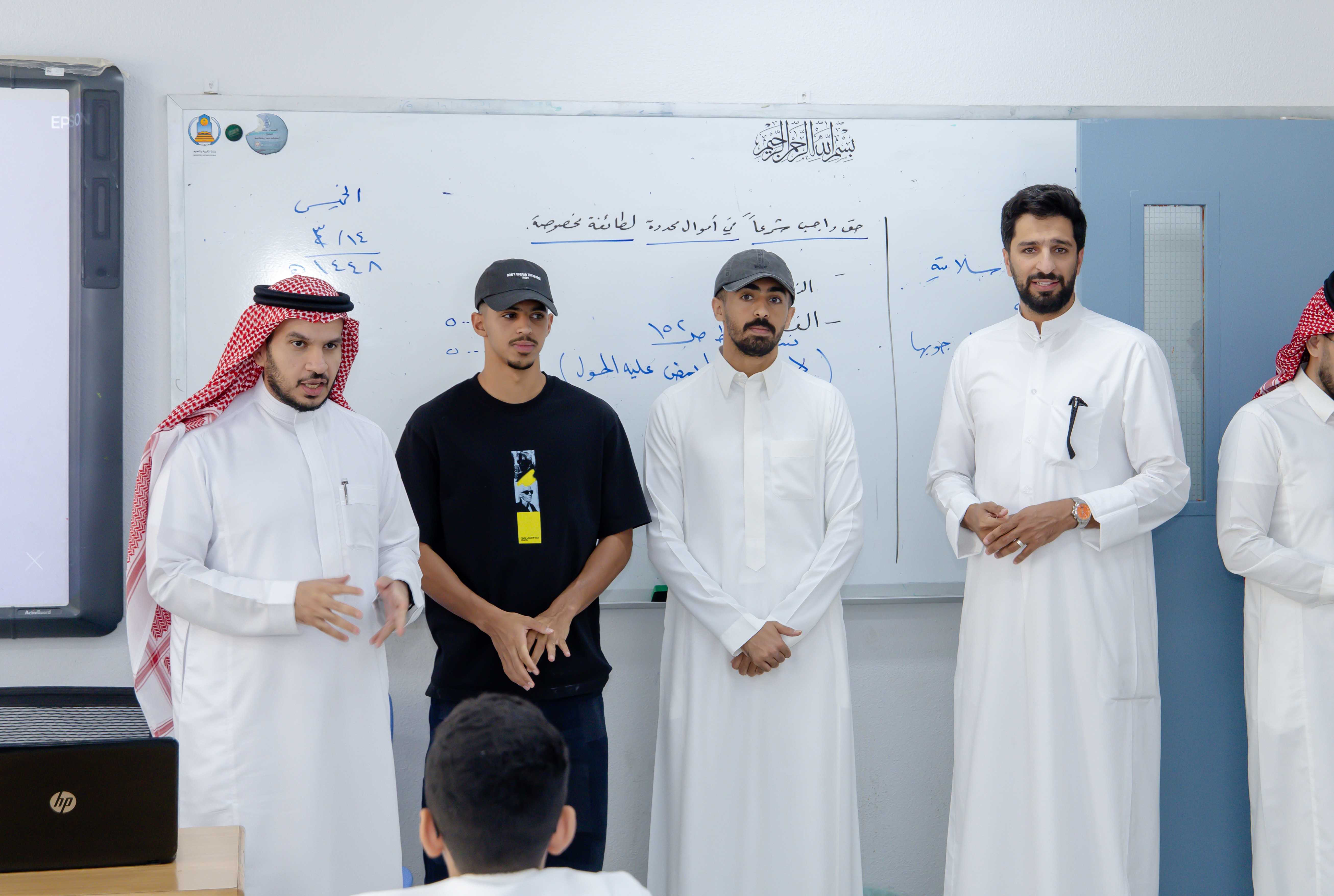 ضمن الحملة الترويجية لمبارة الفيحاء وأبها، الفيحاء يزور متوسطة المجمعة