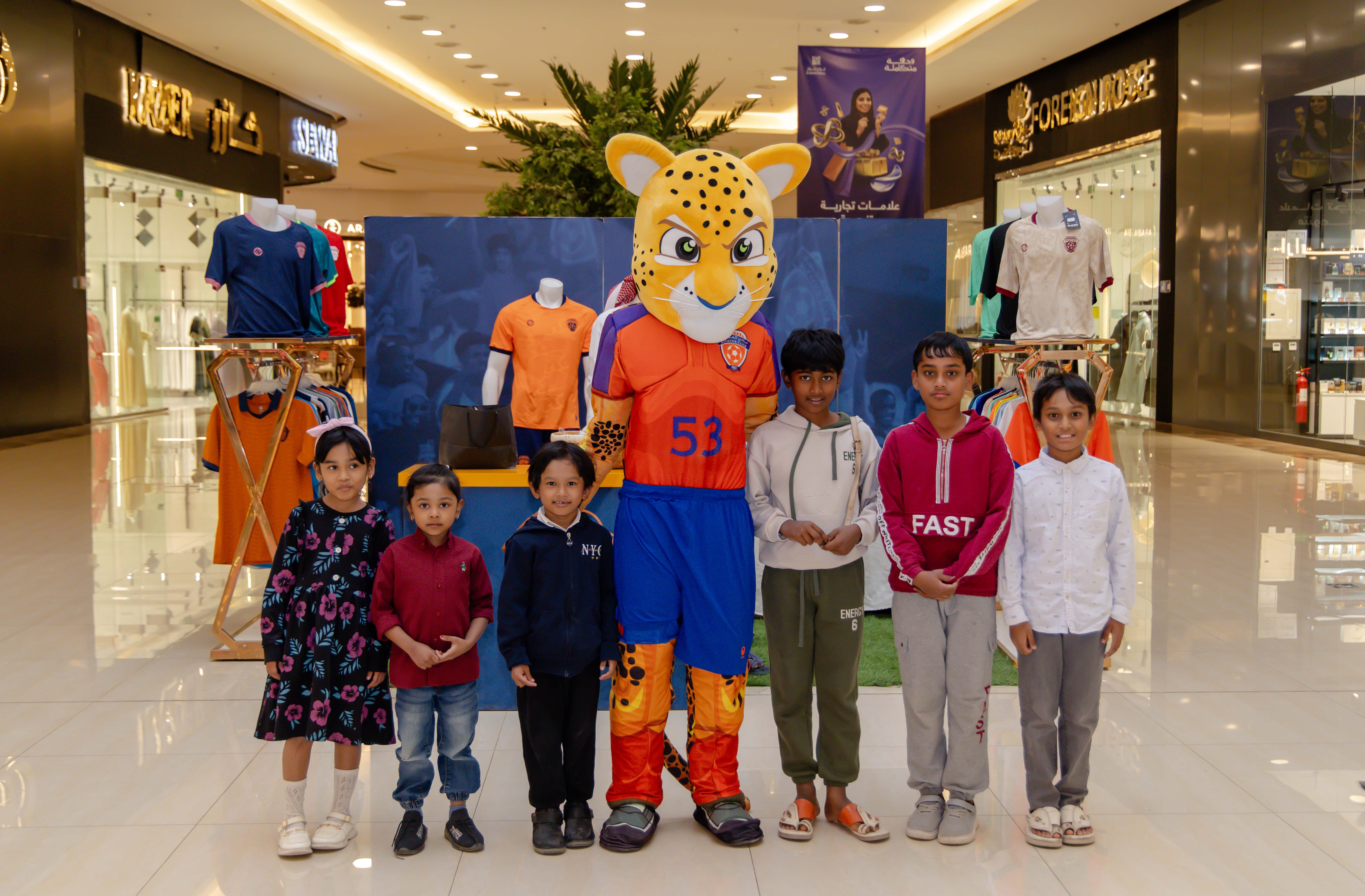 الفيحاء يواصل إقامة الركن الخاص في كرم مول لتوزيع تذاكر مباراة الفيحاء و الأخدود