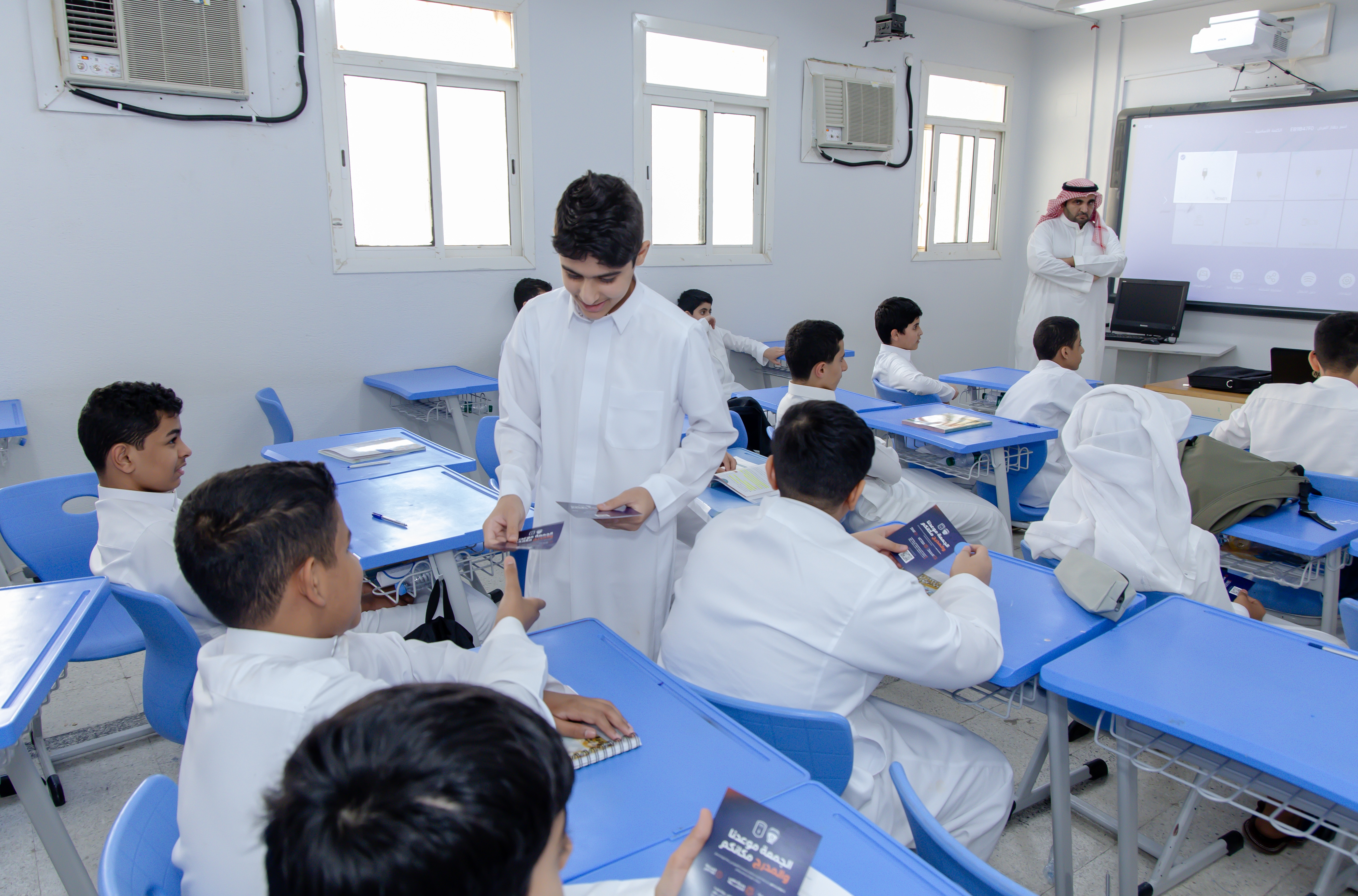 ضمن الحملة الترويجية لمبارة الفيحاء وأبها، الفيحاء يزور متوسطة المجمعة