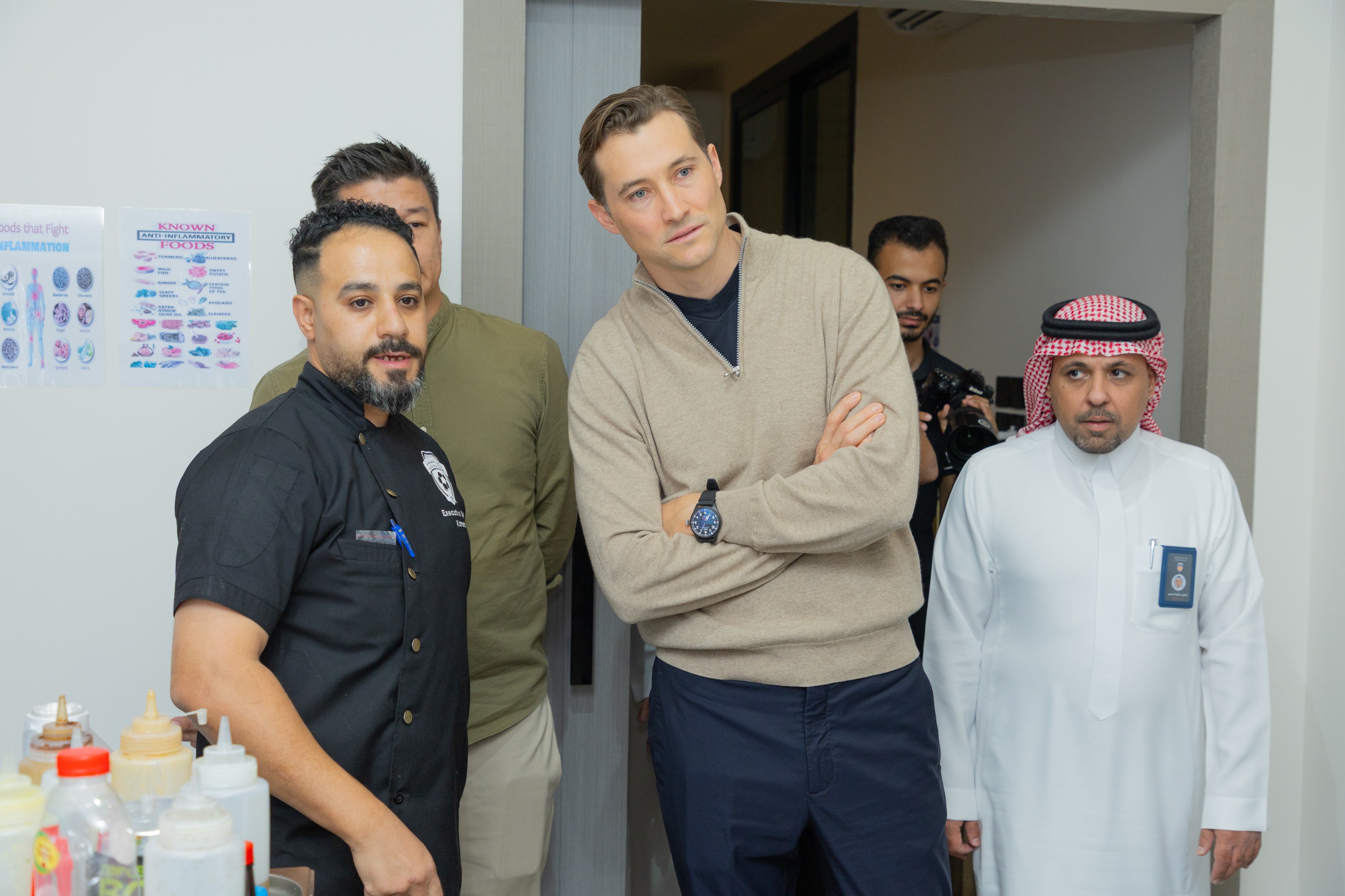 السيد بن هاربورغ مالك نادي الخلود يزور الفيحاء