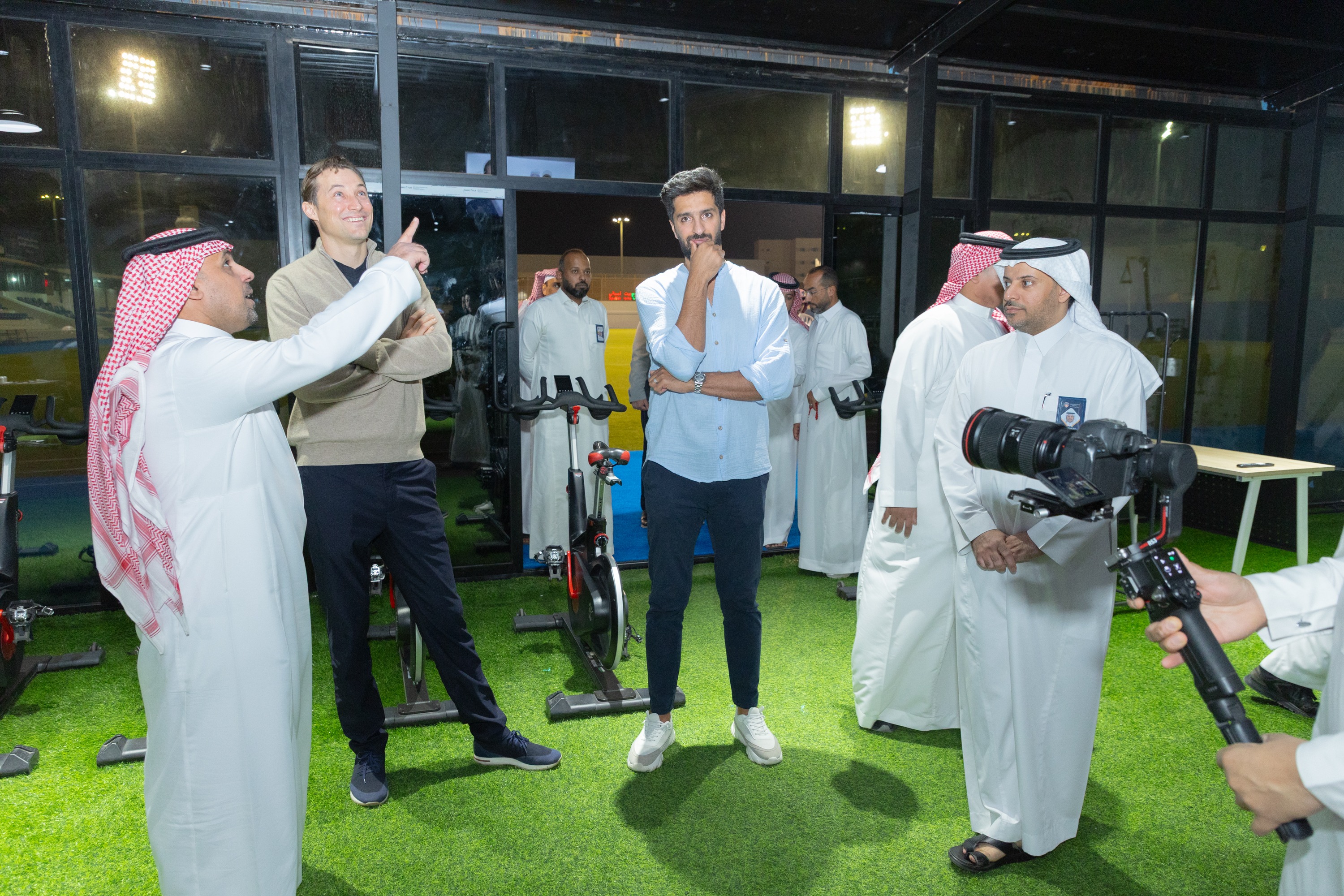 السيد بن هاربورغ مالك نادي الخلود يزور الفيحاء