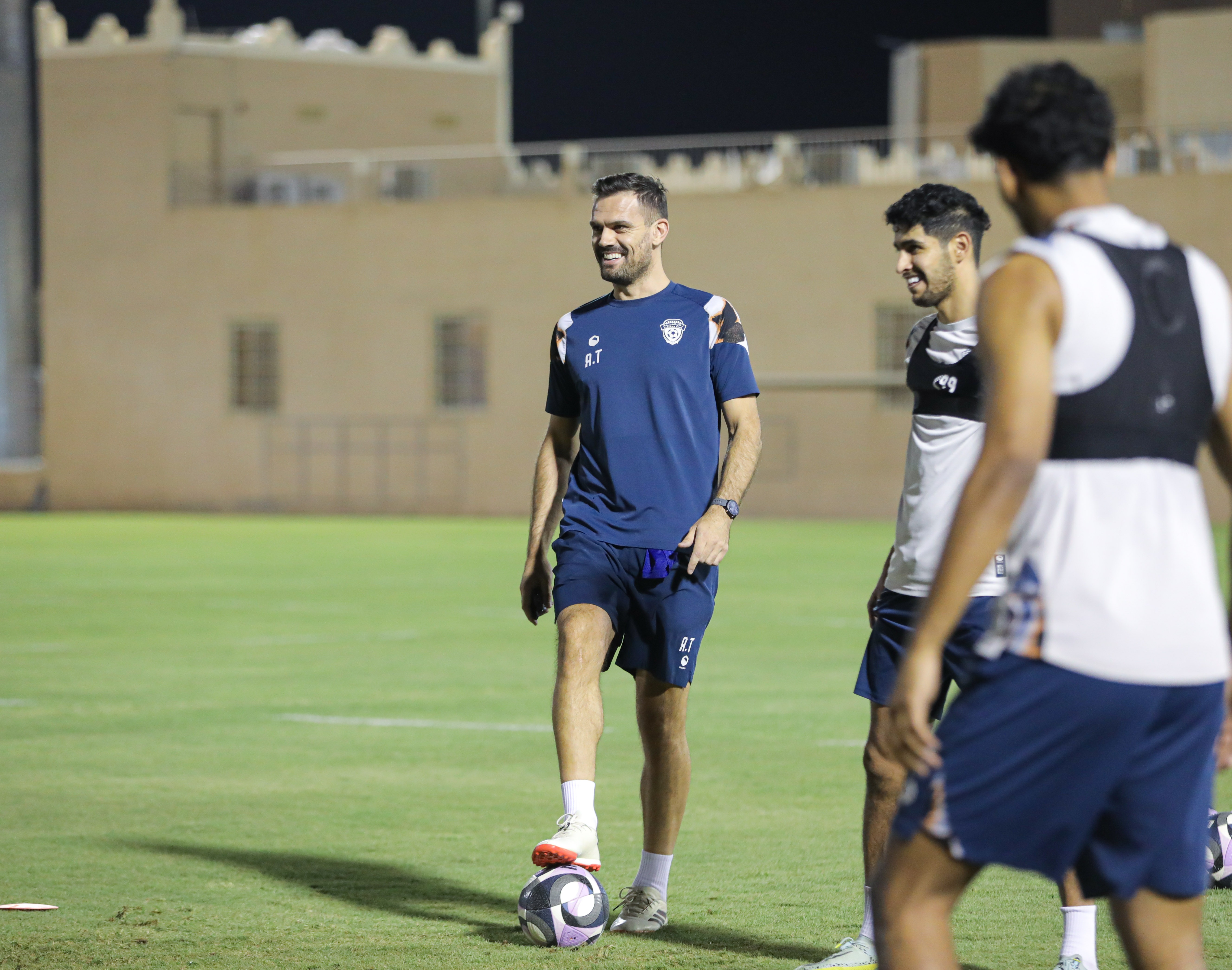 الفيحاء يواصل تدريباته اليومية بمقر النادي