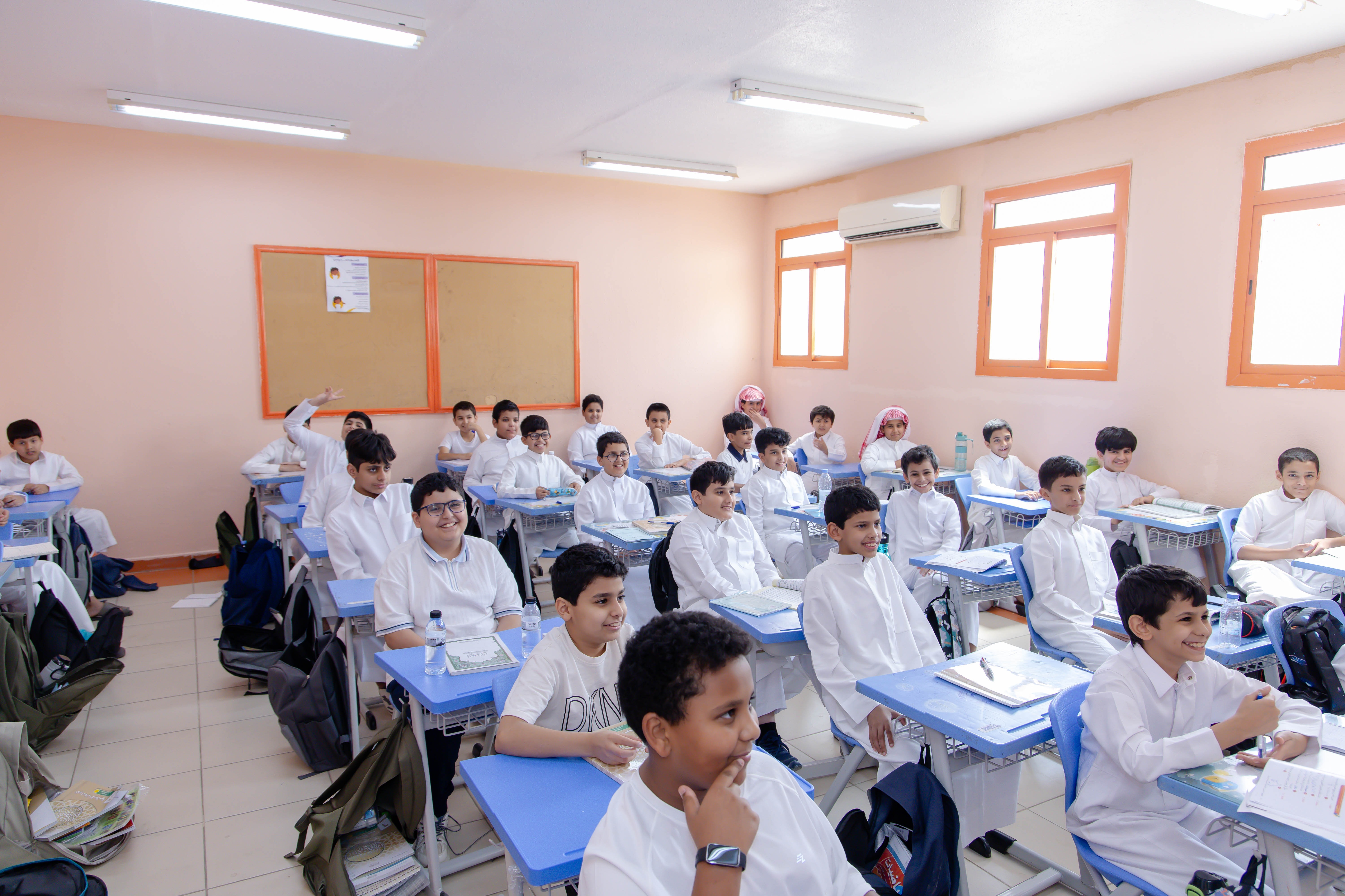 زيارات لعدد من مدارس محافظة المجمعة، ولقاءات مع الطلاب، وتذاكر مجانية للمباراة القادمة؛ تعزيزًا لارتباط النادي بمجتمعه..