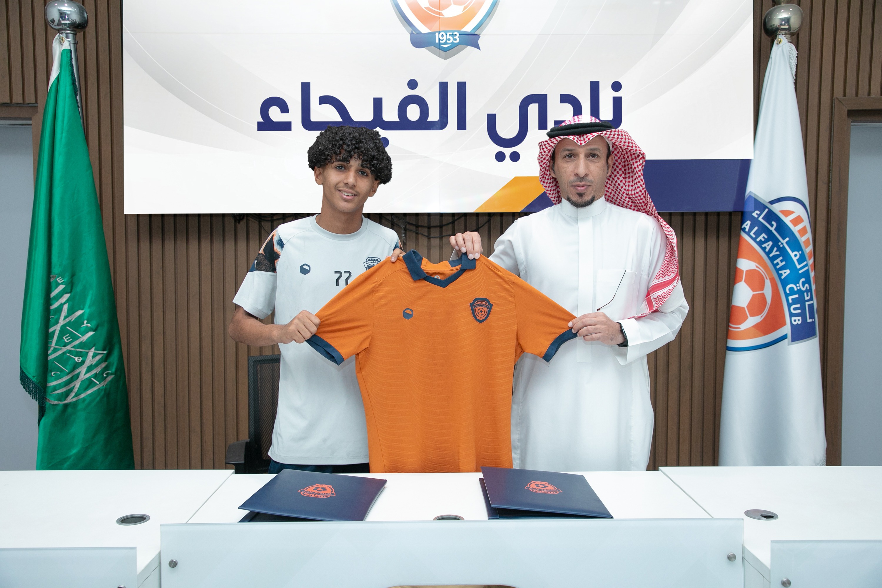 #الفيحاء يوقع عقداً احترافياً مع اللاعب محمد حكمي "16 سنة" لمدة سنتين .