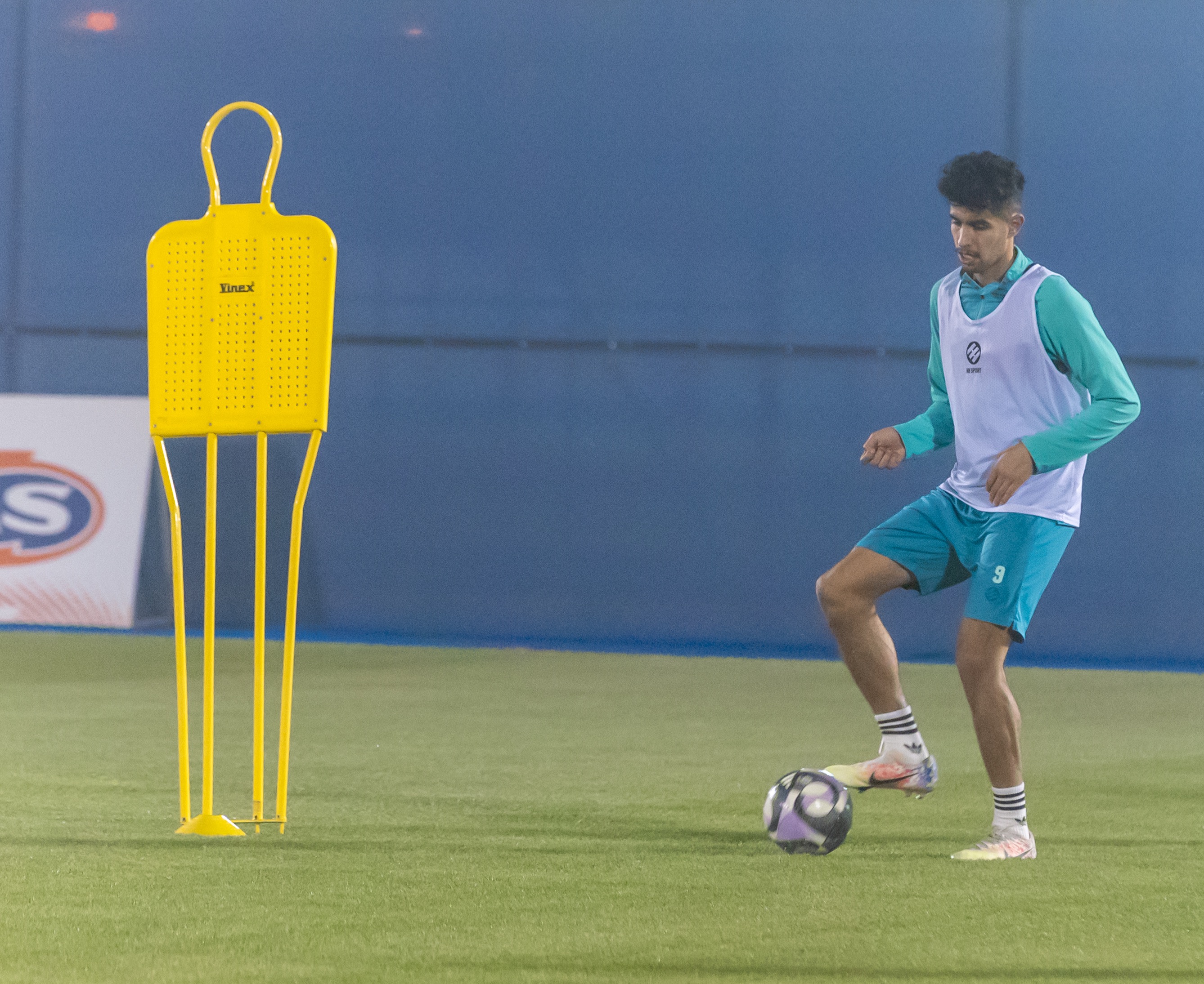 الفيحاء يستأنف تدريباته بحصة استرجاعية بمقر النادي
