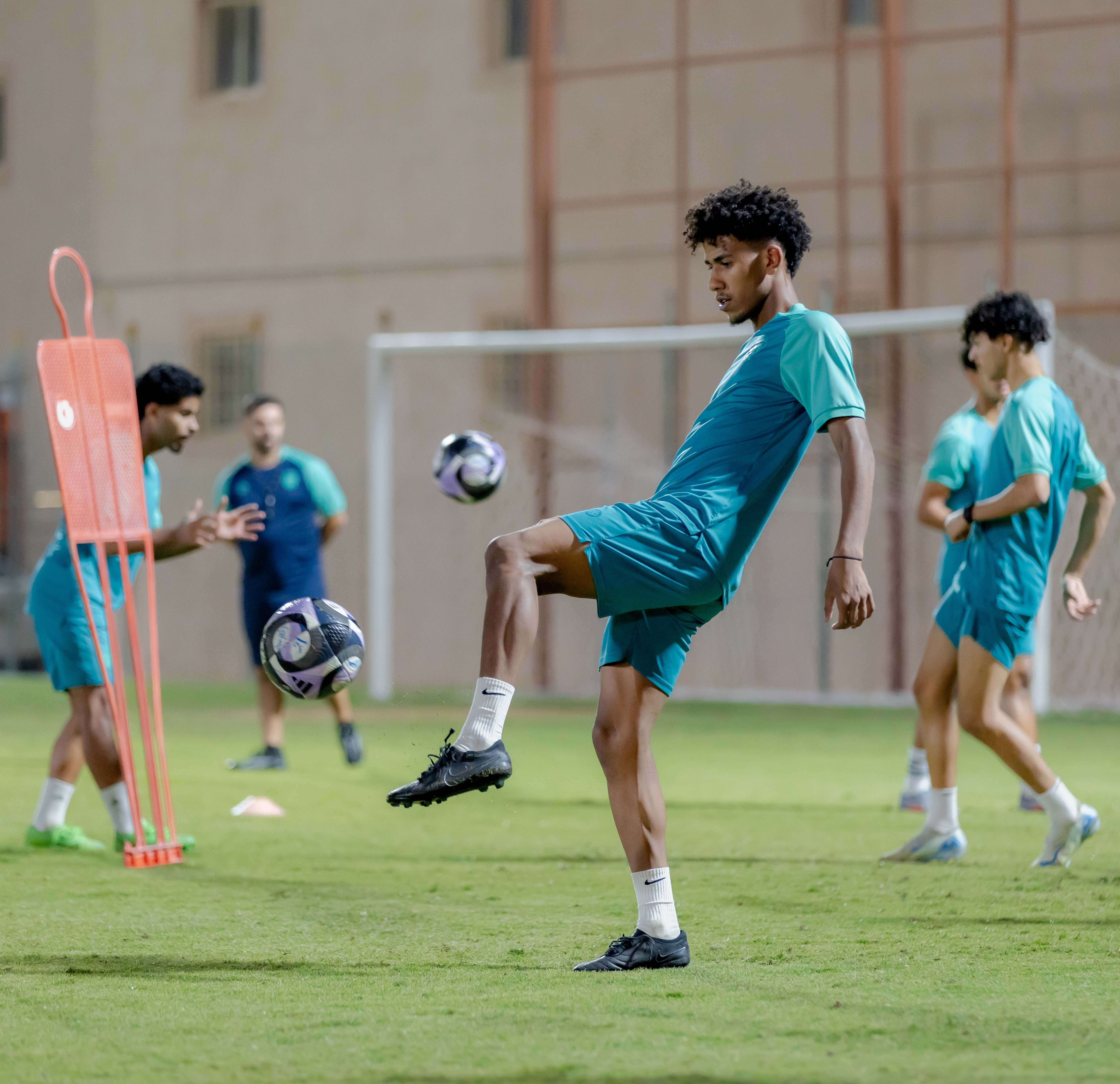 الفيحاء تحت 21 عامًا يُجري تمرينه الرئيس استعدادًا لملاقاة الفتح .