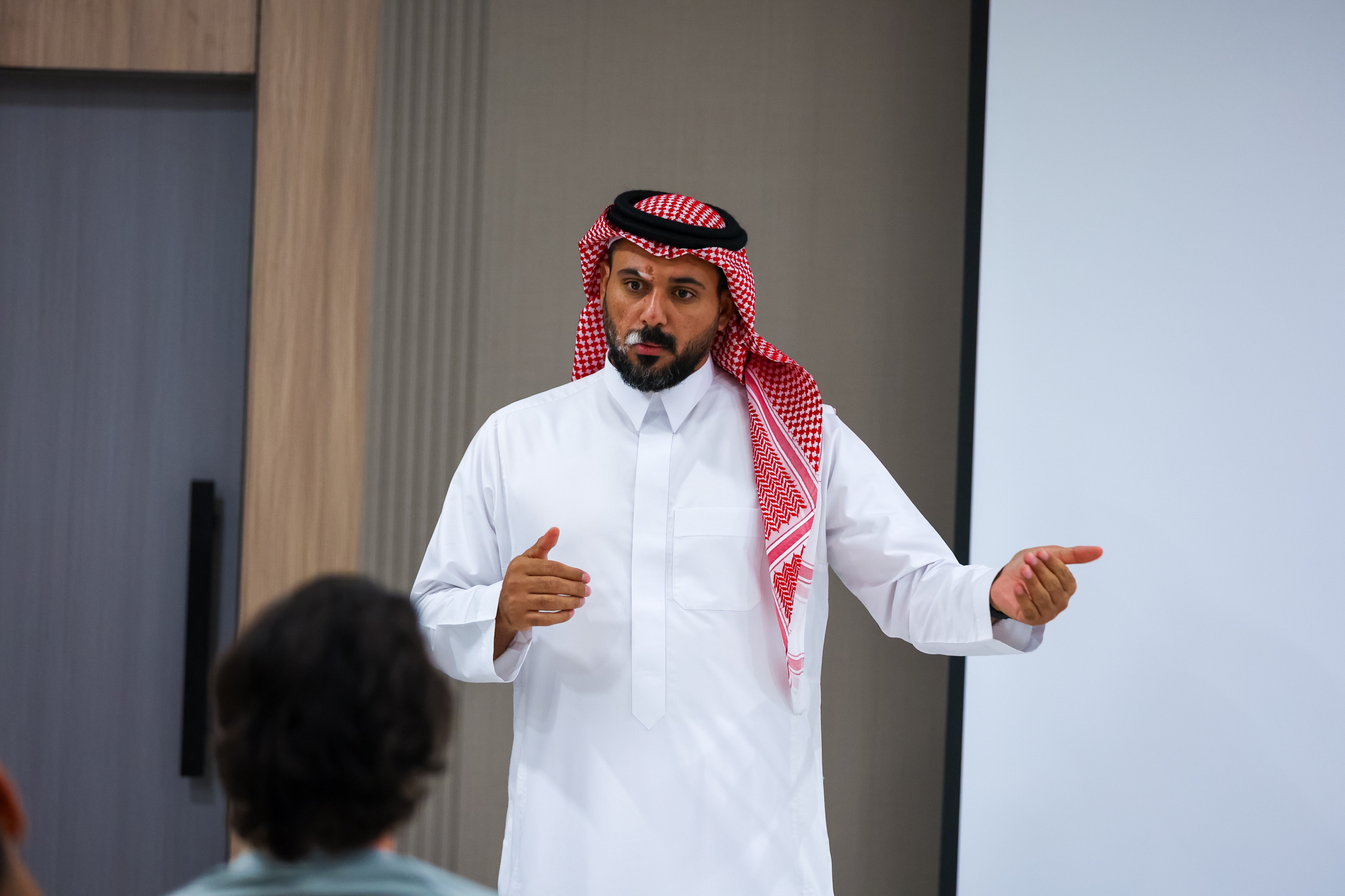 محاضرة توعوية في التنظيمات الإعلامية الواردة في اللائحة التنظيمية لمسابقة الدوري السعودي للمحترفين