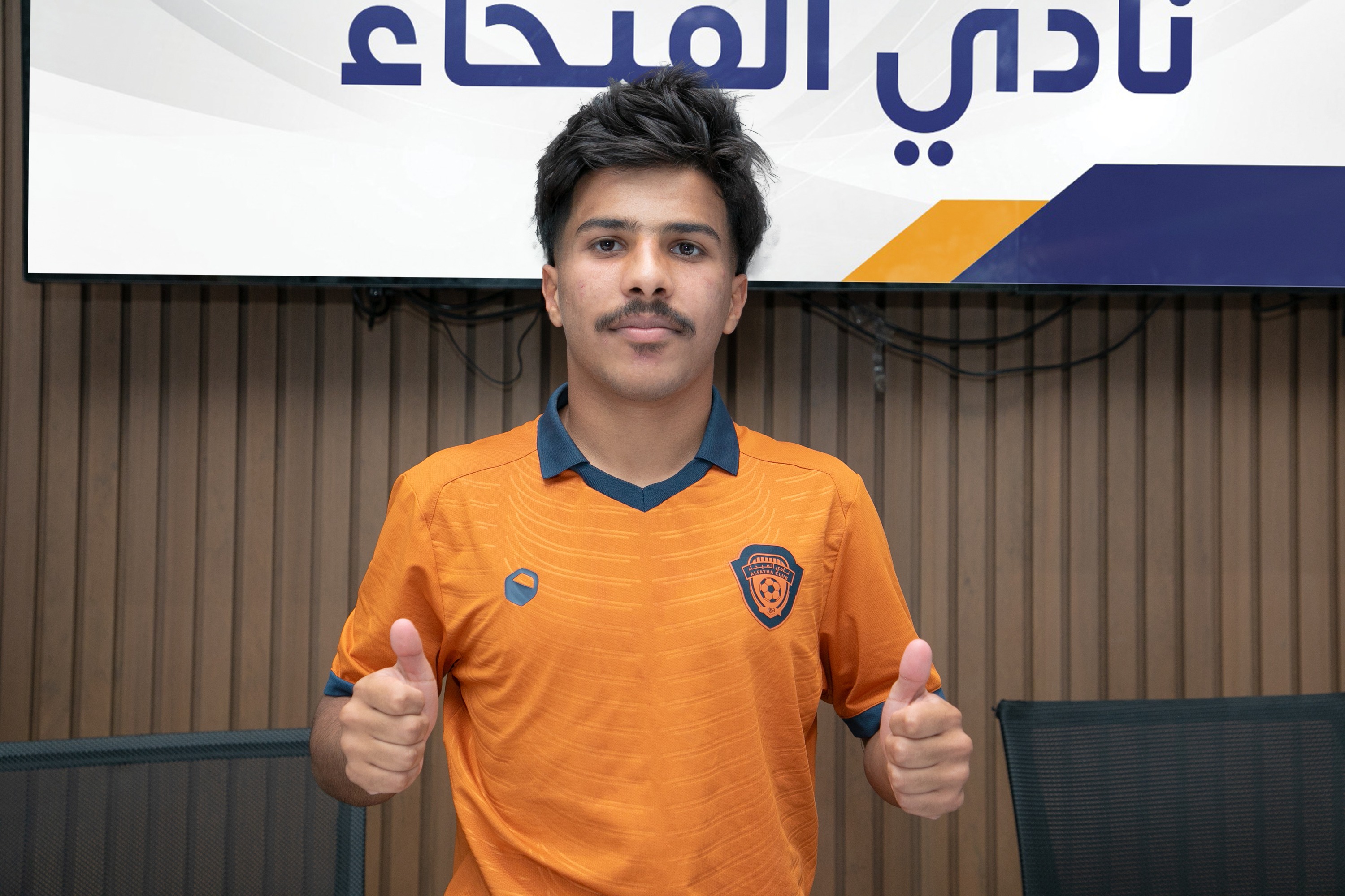 الفيحاء يوقع عقداً احترافياً مع اللاعب حمد آل منيف "16 سنة" لمدة سنتين .