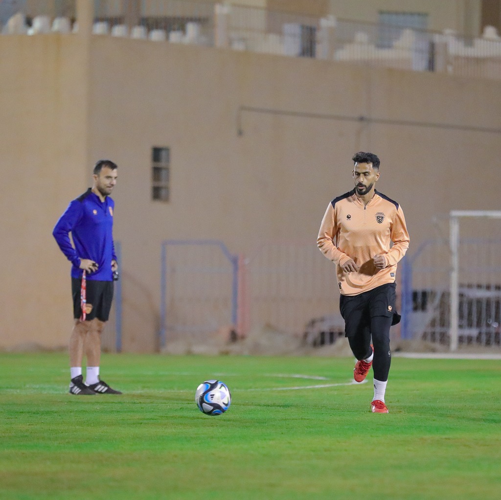 الفيحاء يستأنف تدريباته على ملعب معالي الشيخ عبدالعزيز التويجري بالنادي