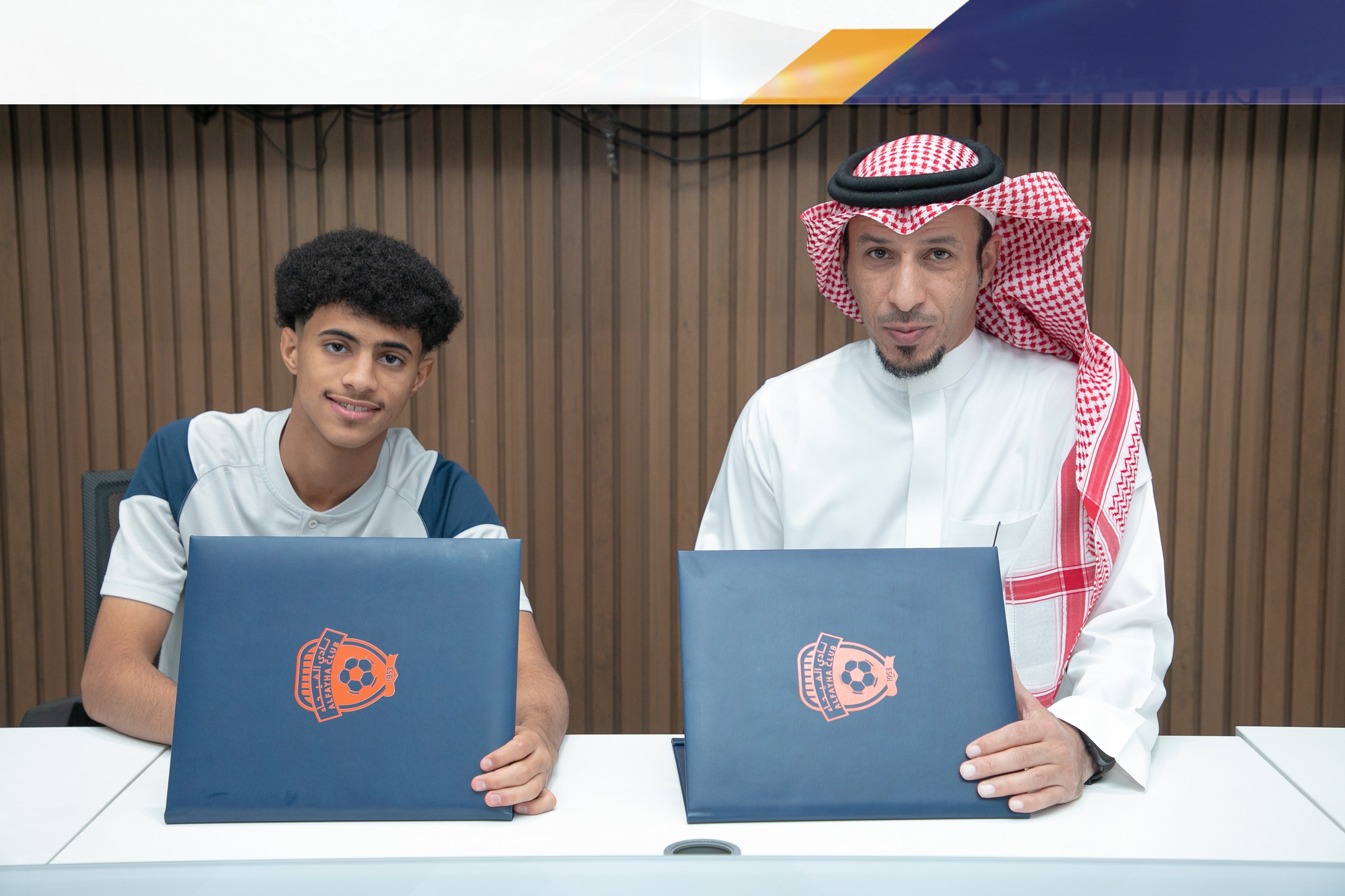 الفيحاء يوقع عقداً احترافياً مع اللاعب رؤوف حوذان "16 سنة" لمدة سنتين .