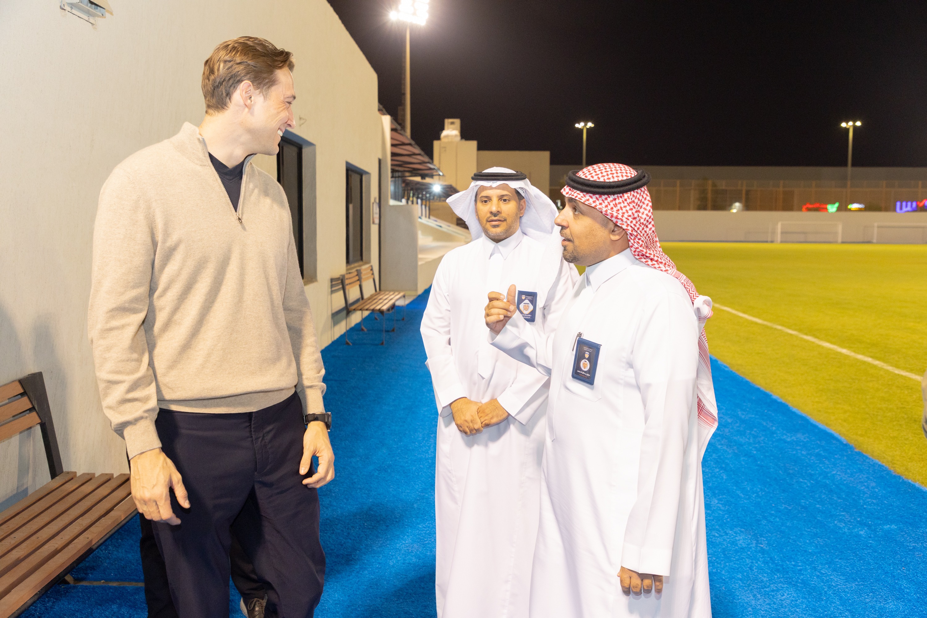 السيد بن هاربورغ مالك نادي الخلود يزور الفيحاء