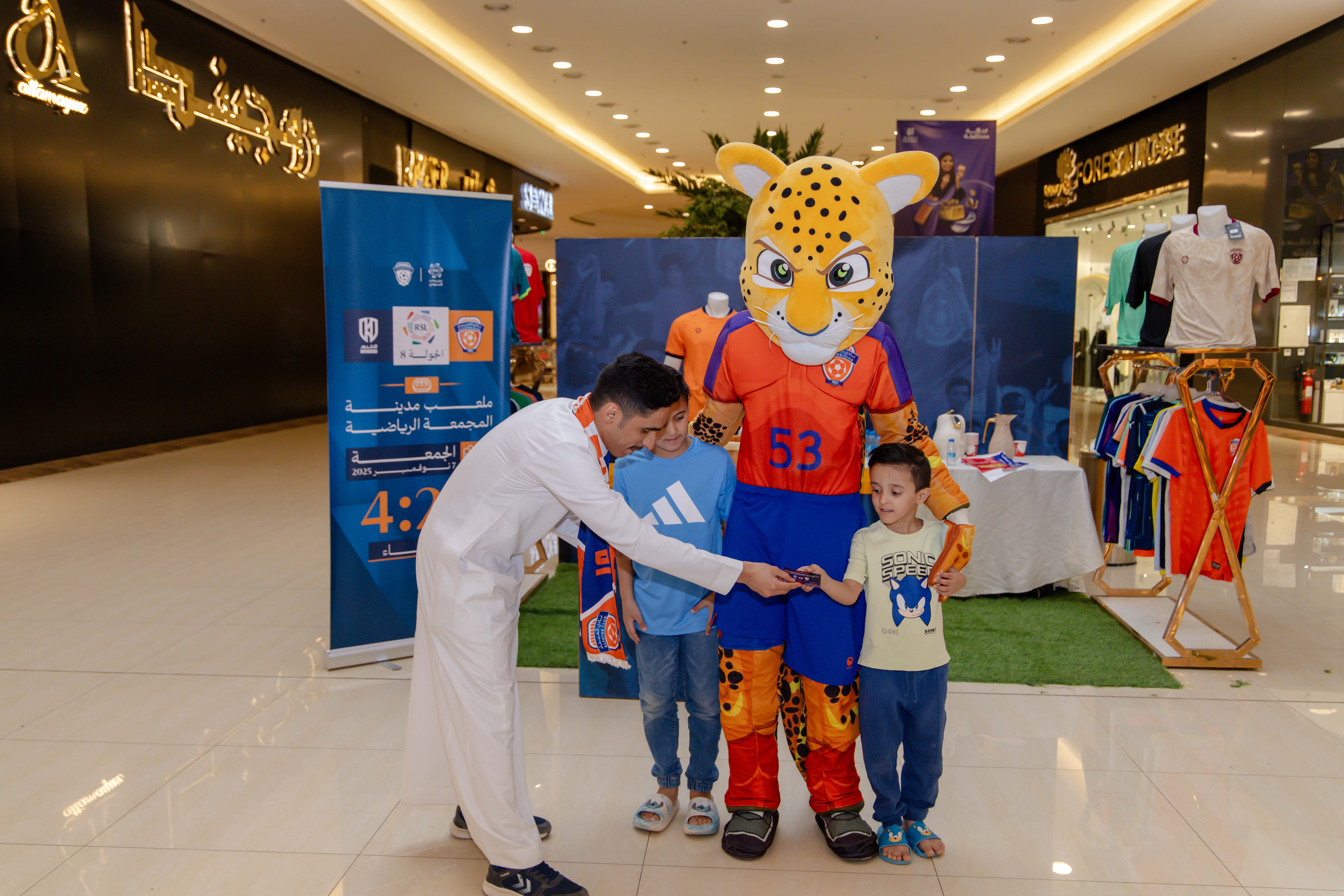 الفيحاء يواصل إقامة الركن الخاص في كرم مول لتوزيع تذاكر مباراة الفيحاء و الأخدود
