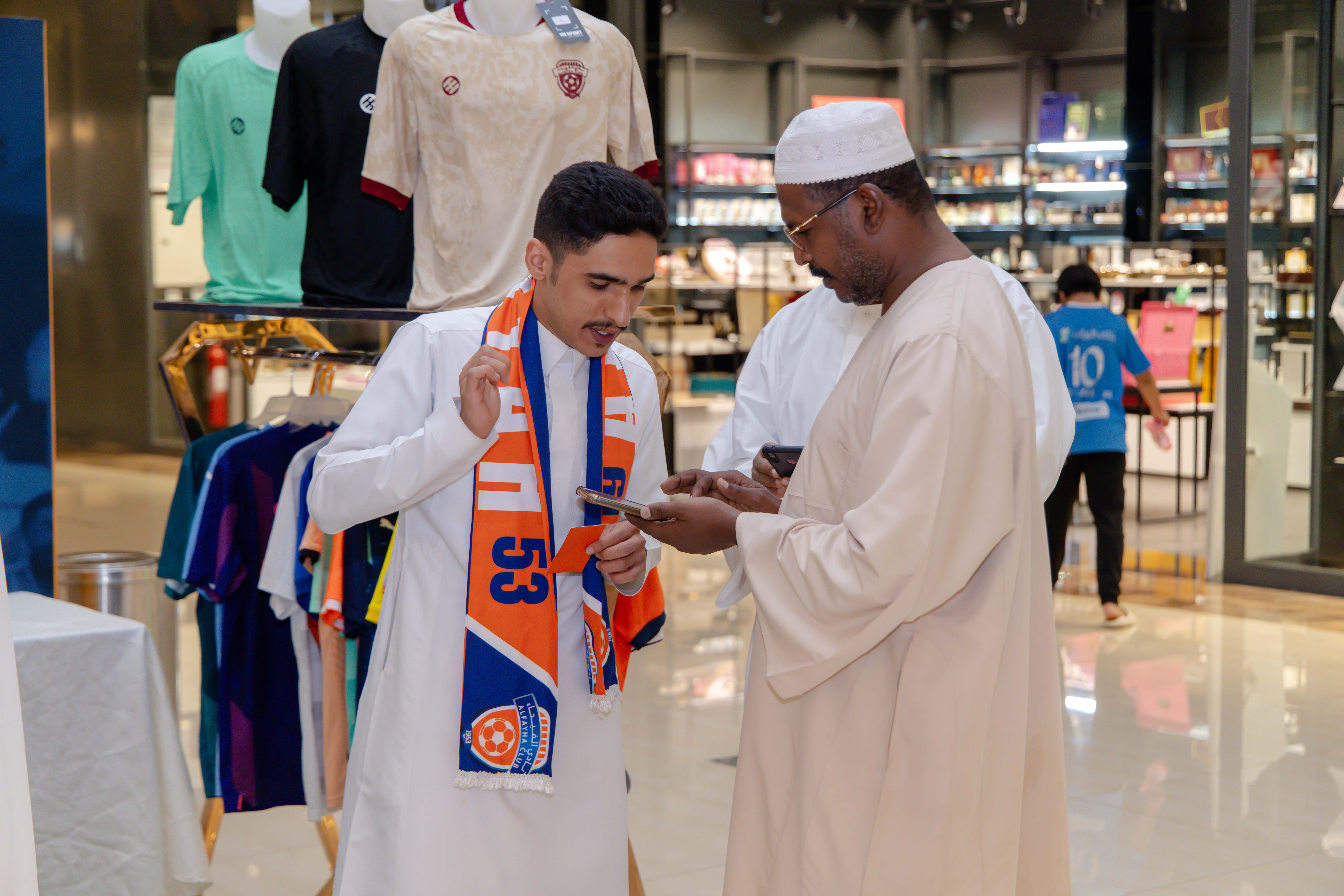 الفيحاء يواصل إقامة الركن الخاص في كرم مول لتوزيع تذاكر مباراة الفيحاء و الأخدود