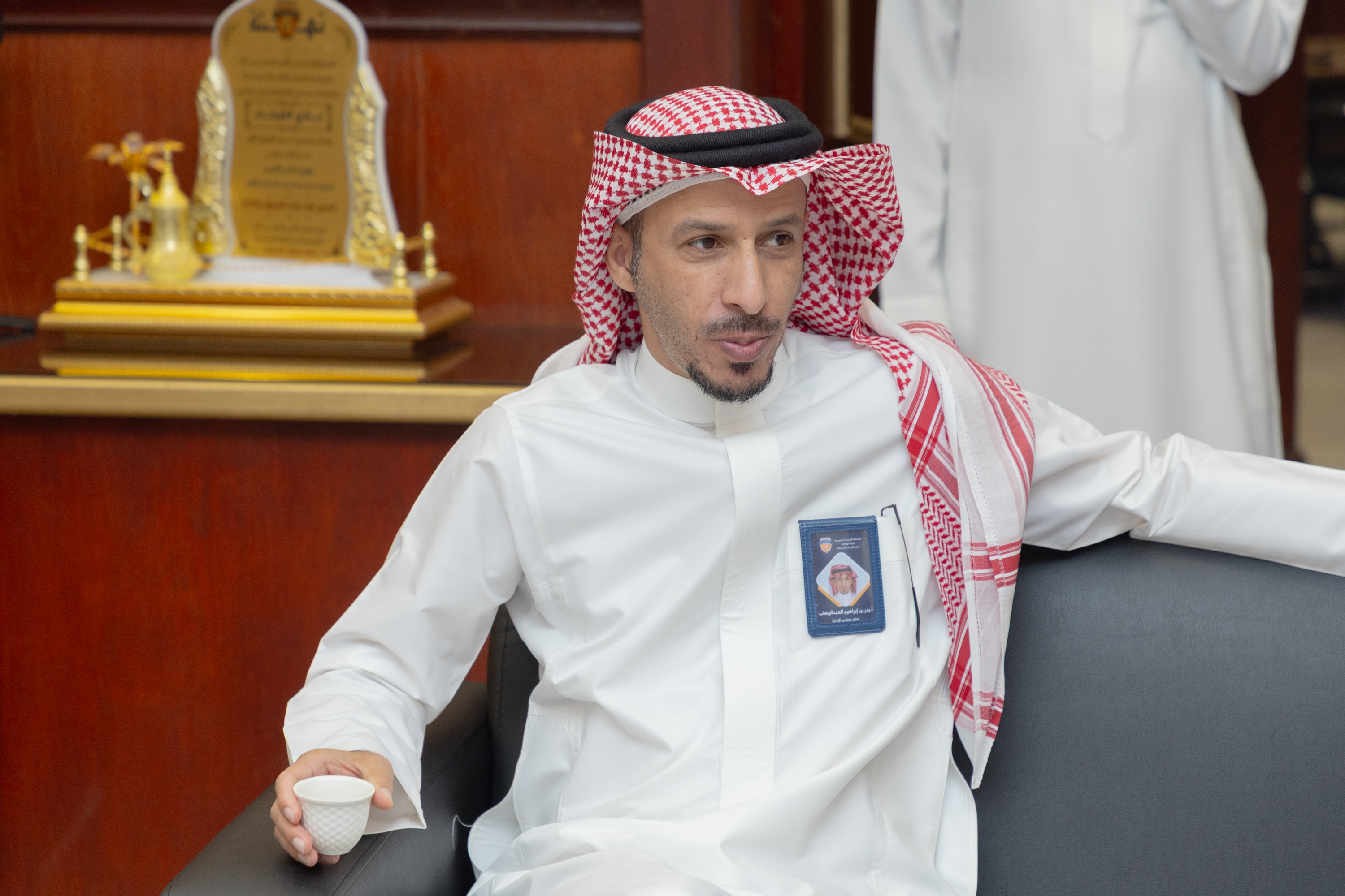 السيد بن هاربورغ مالك نادي الخلود يزور الفيحاء