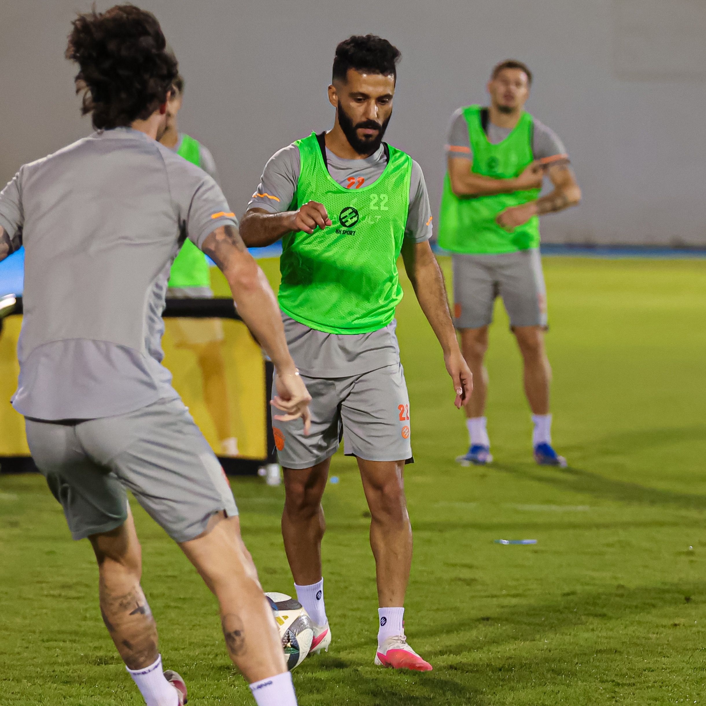 الفيحاء يواصل تحضيراته على ملعب معالي الشيخ عبدالعزيز التويجري بالنادي