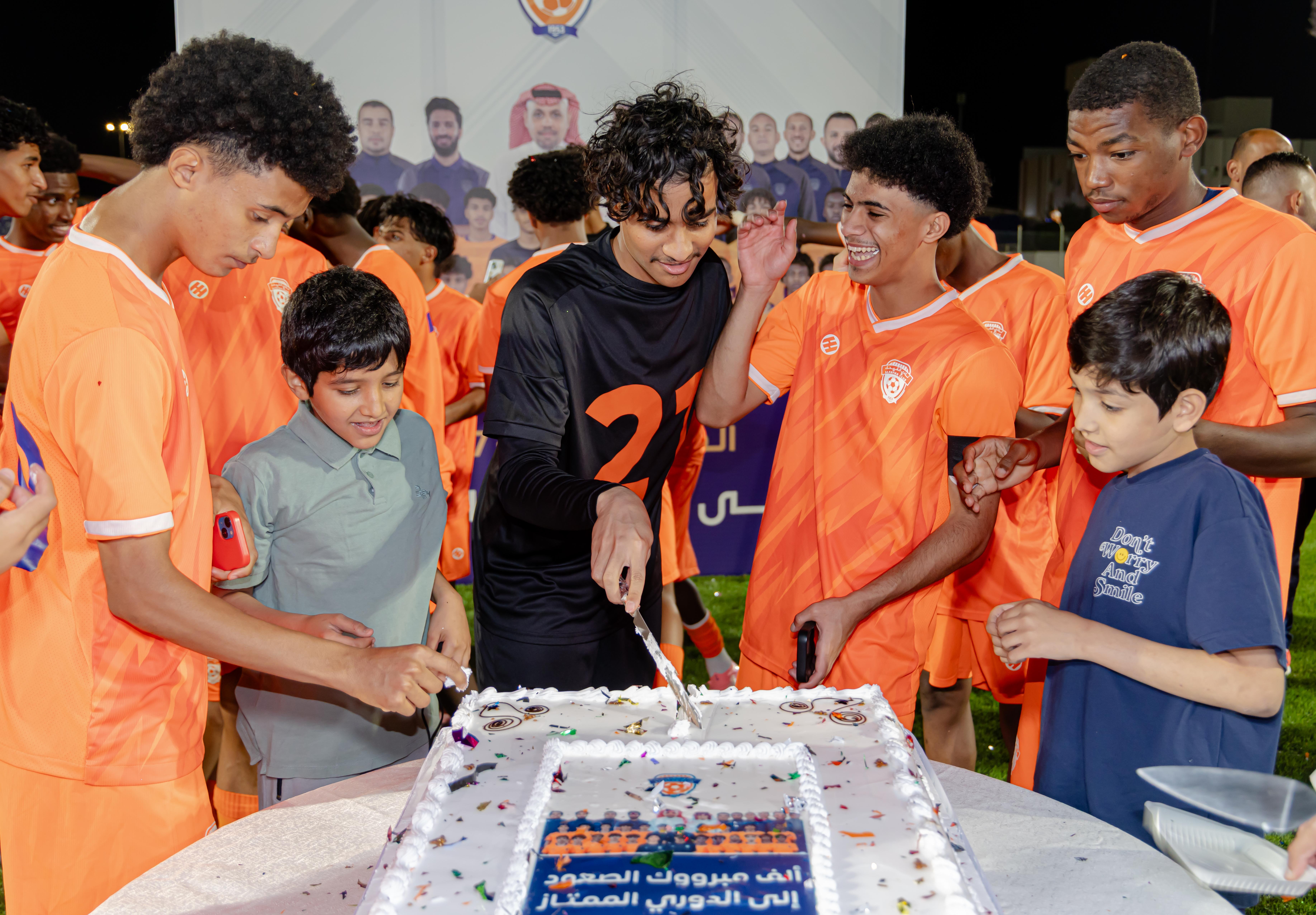 الفيحاء يحتفي بصعود فريق 17 سنة إلى الدوري الممتاز بعد موسم مميز