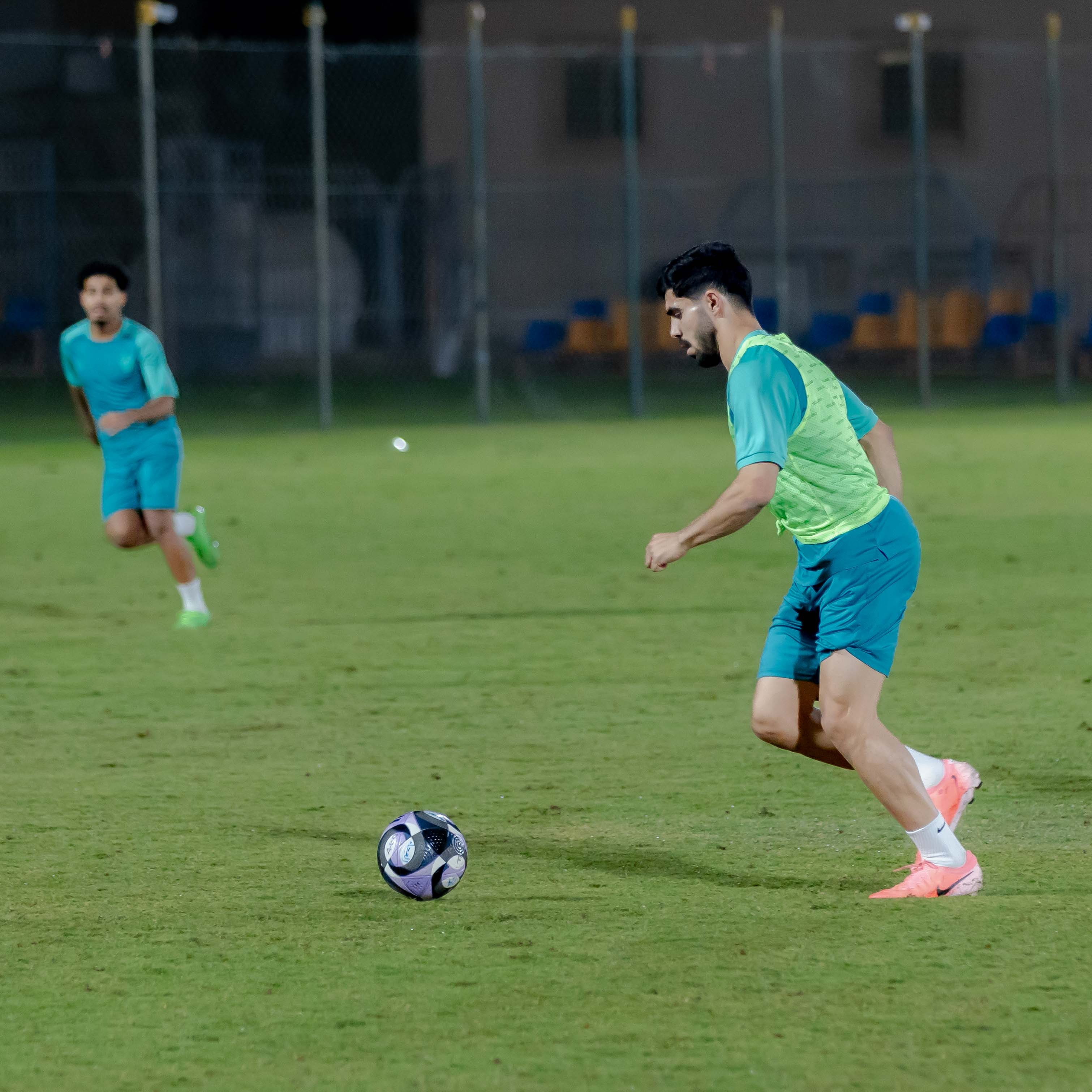 الفيحاء تحت 21 عامًا يُجري تمرينه الرئيس استعدادًا لملاقاة الفتح .