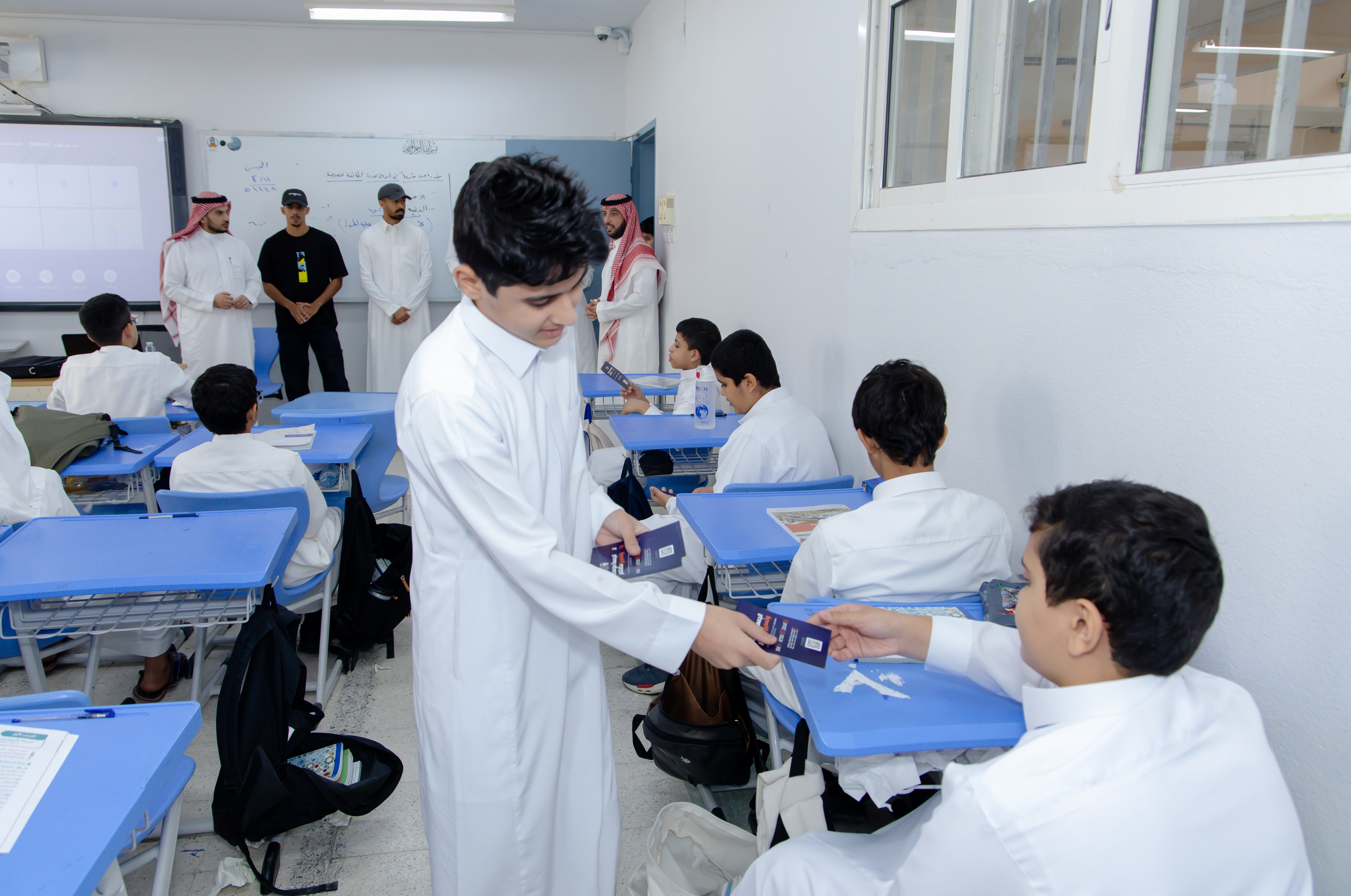 ضمن الحملة الترويجية لمبارة الفيحاء وأبها، الفيحاء يزور متوسطة المجمعة