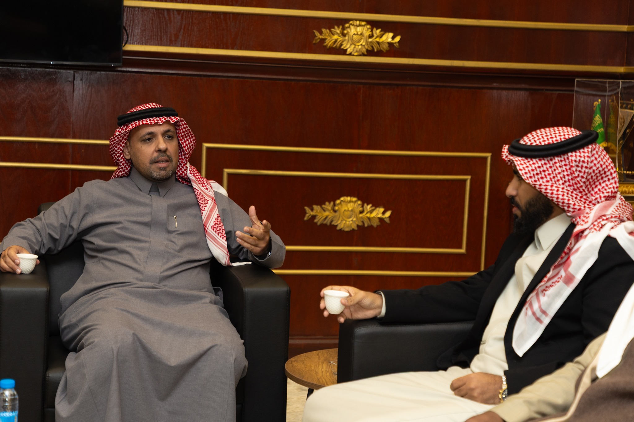 الرئيس التنفيذي لشركة نادي الأنصار الأستاذ باسم البلادي يزور الفيحاء