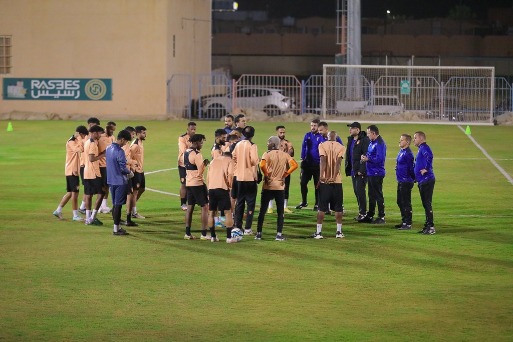 الفيحاء يستأنف تدريباته على ملعب معالي الشيخ عبدالعزيز التويجري بالنادي