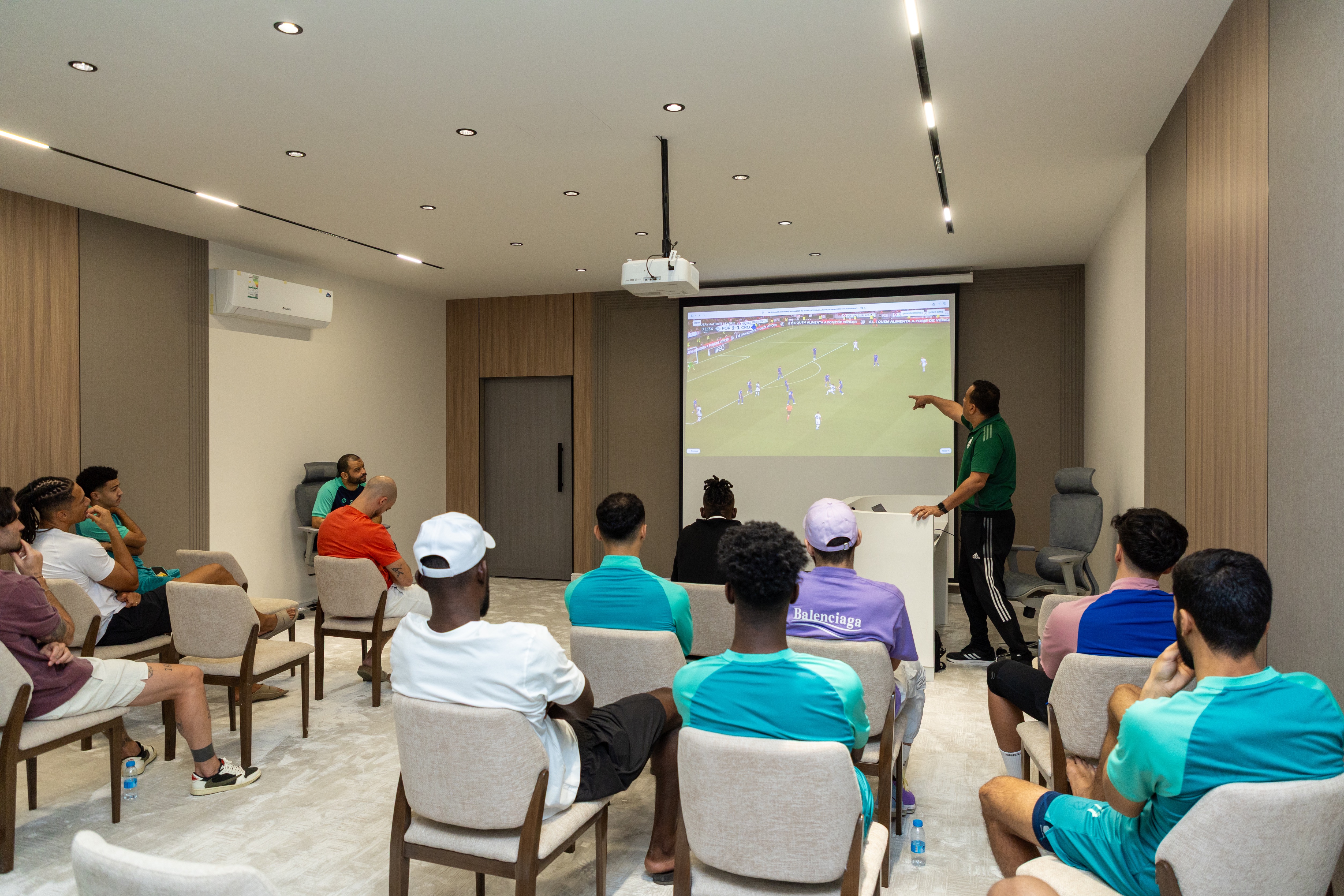 نادي الفيحاء يُنظم سلسلة من المحاضرات التثقيفية والبرامج التطويرية لمنسوبيه